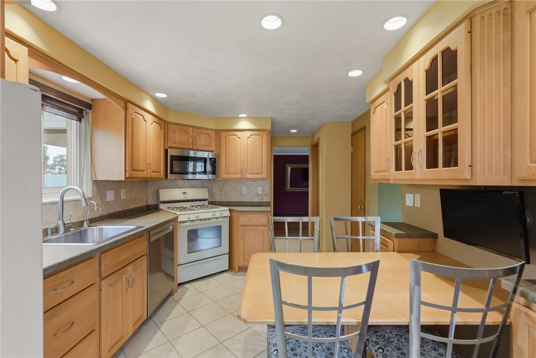 516 Macbeth Dr
