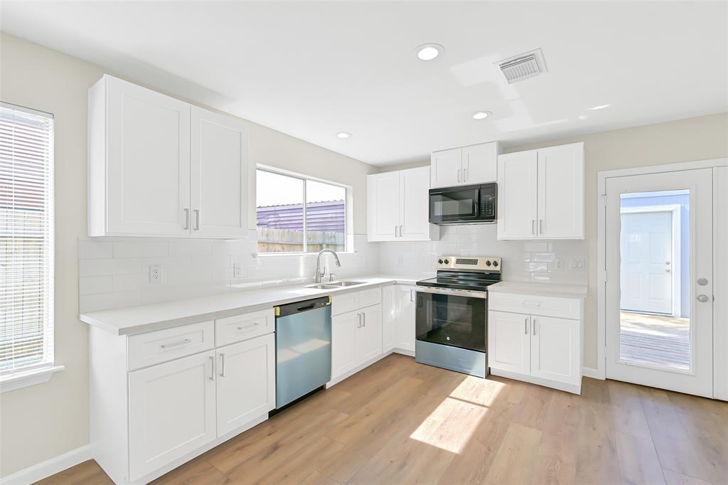 6334 Cambridge Glen Lane