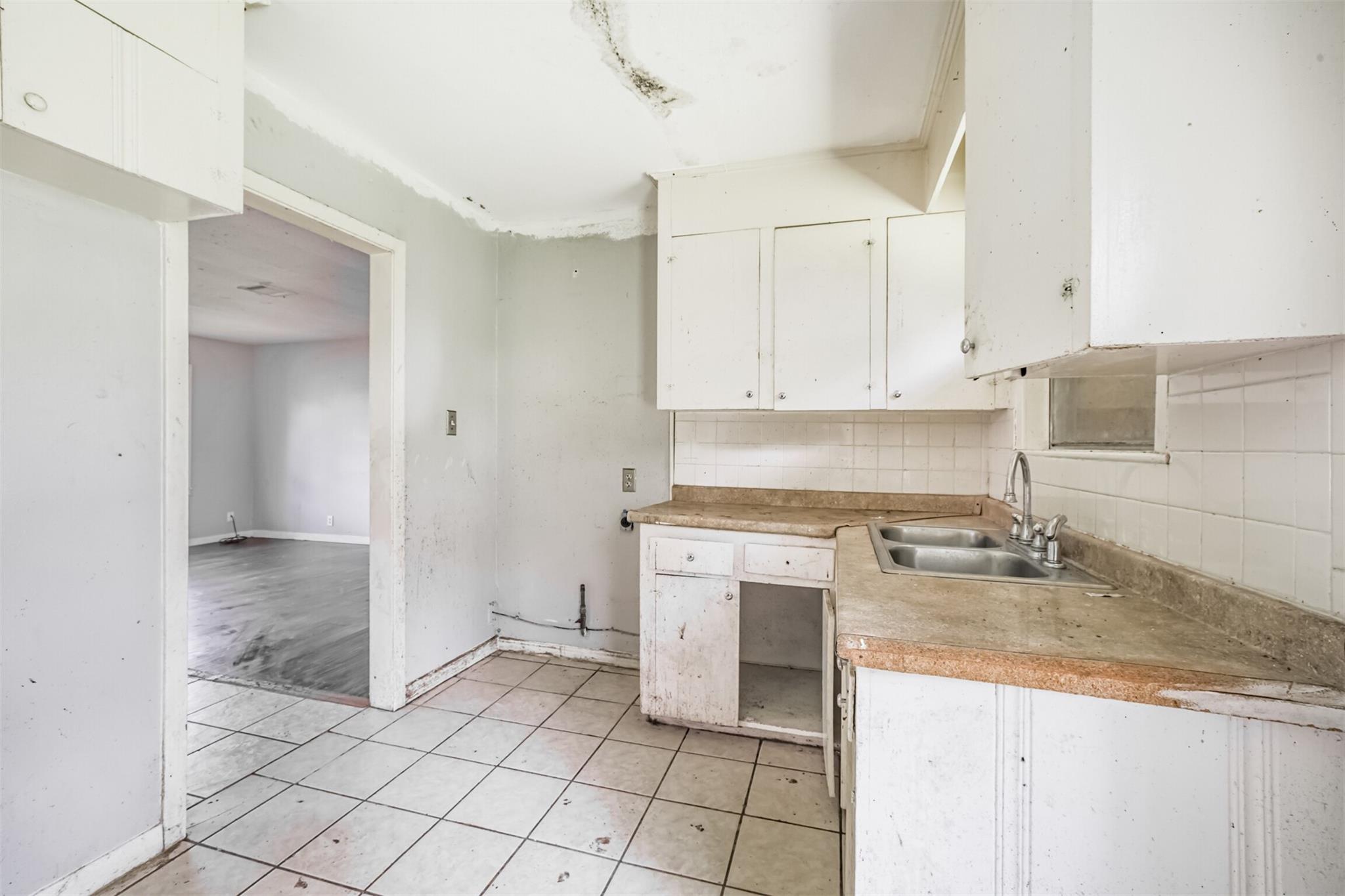 606 Roosevelt Street