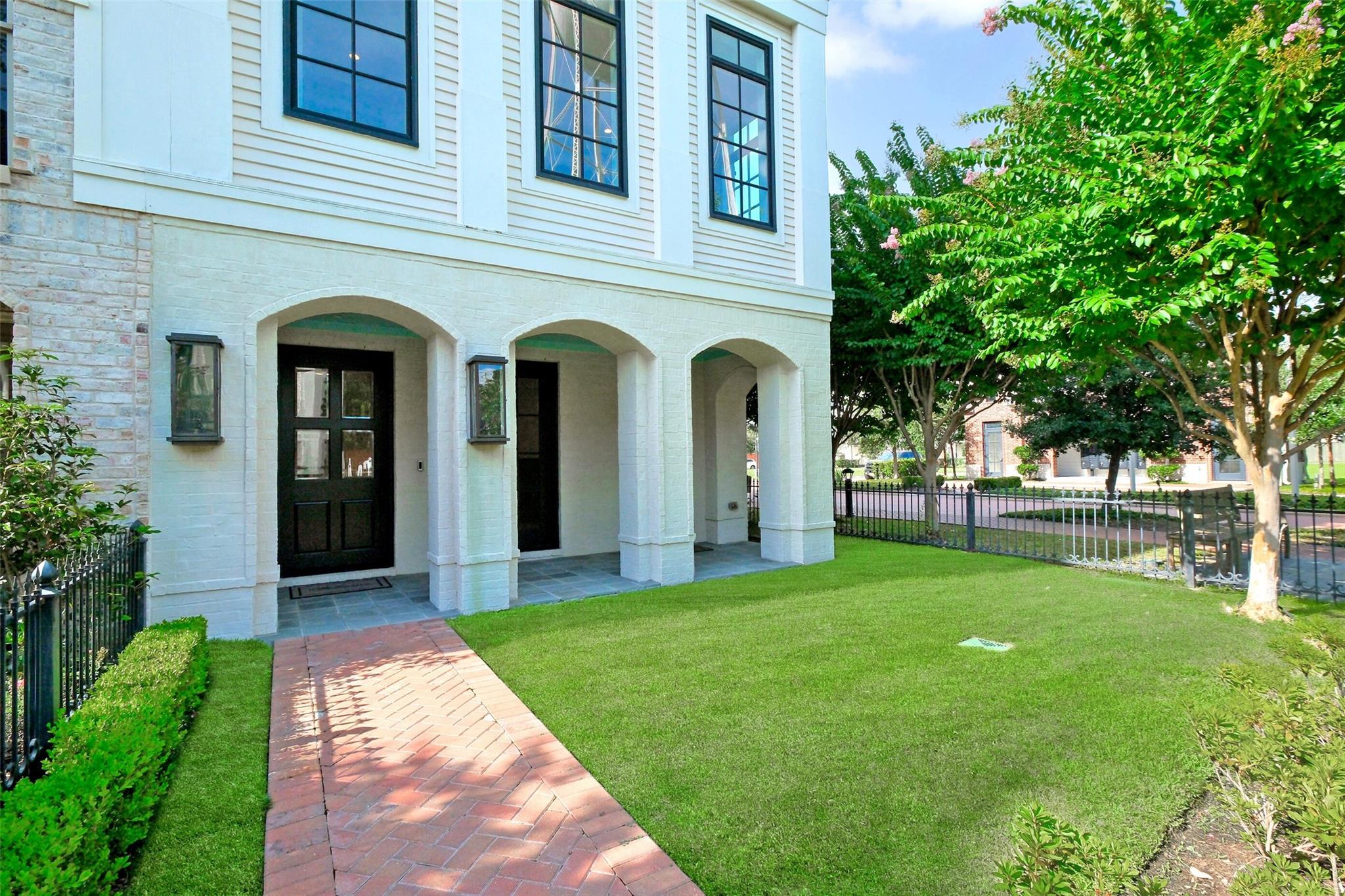 39 Crain Square Boulevard