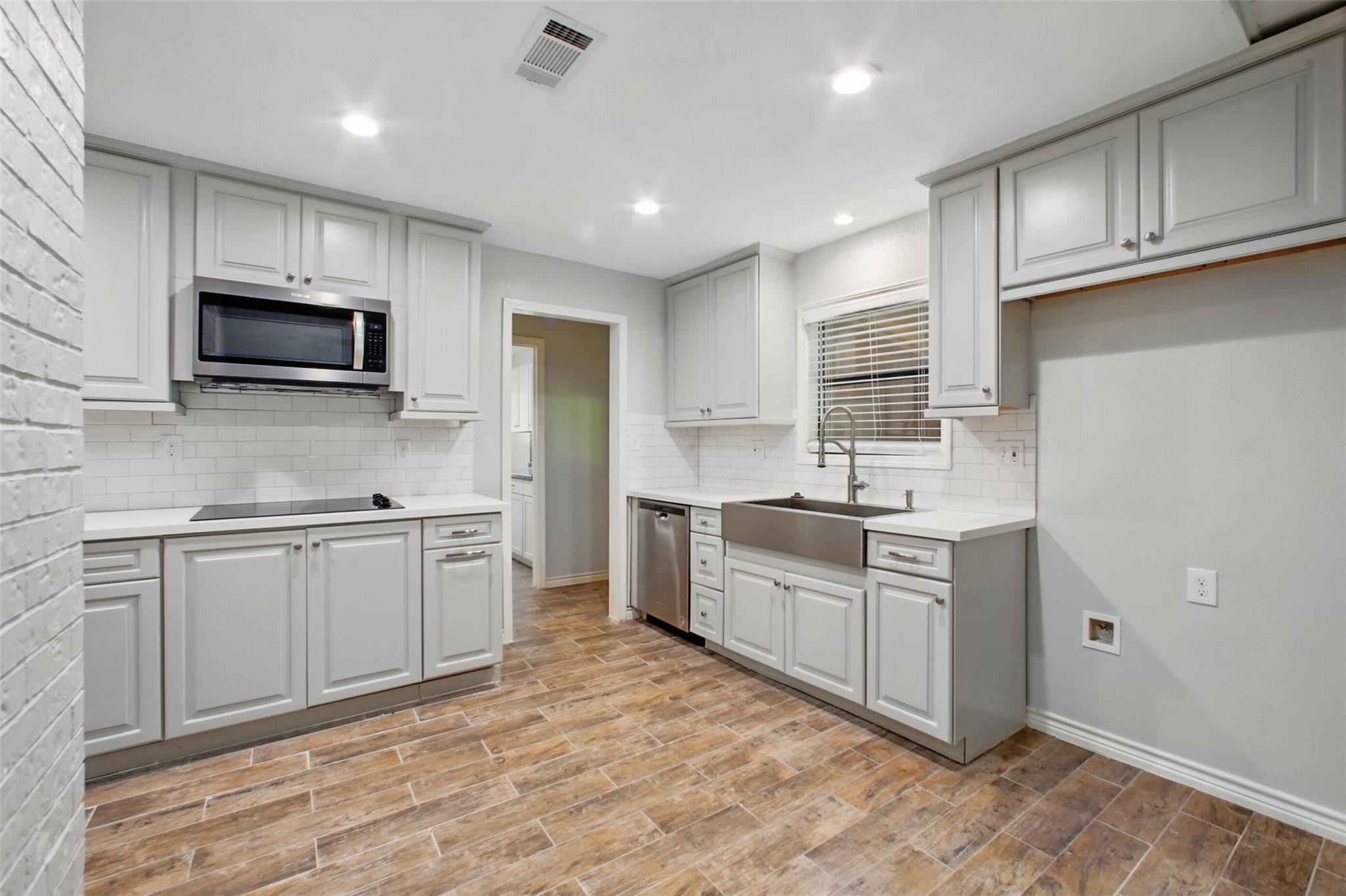 290 Maple Lane