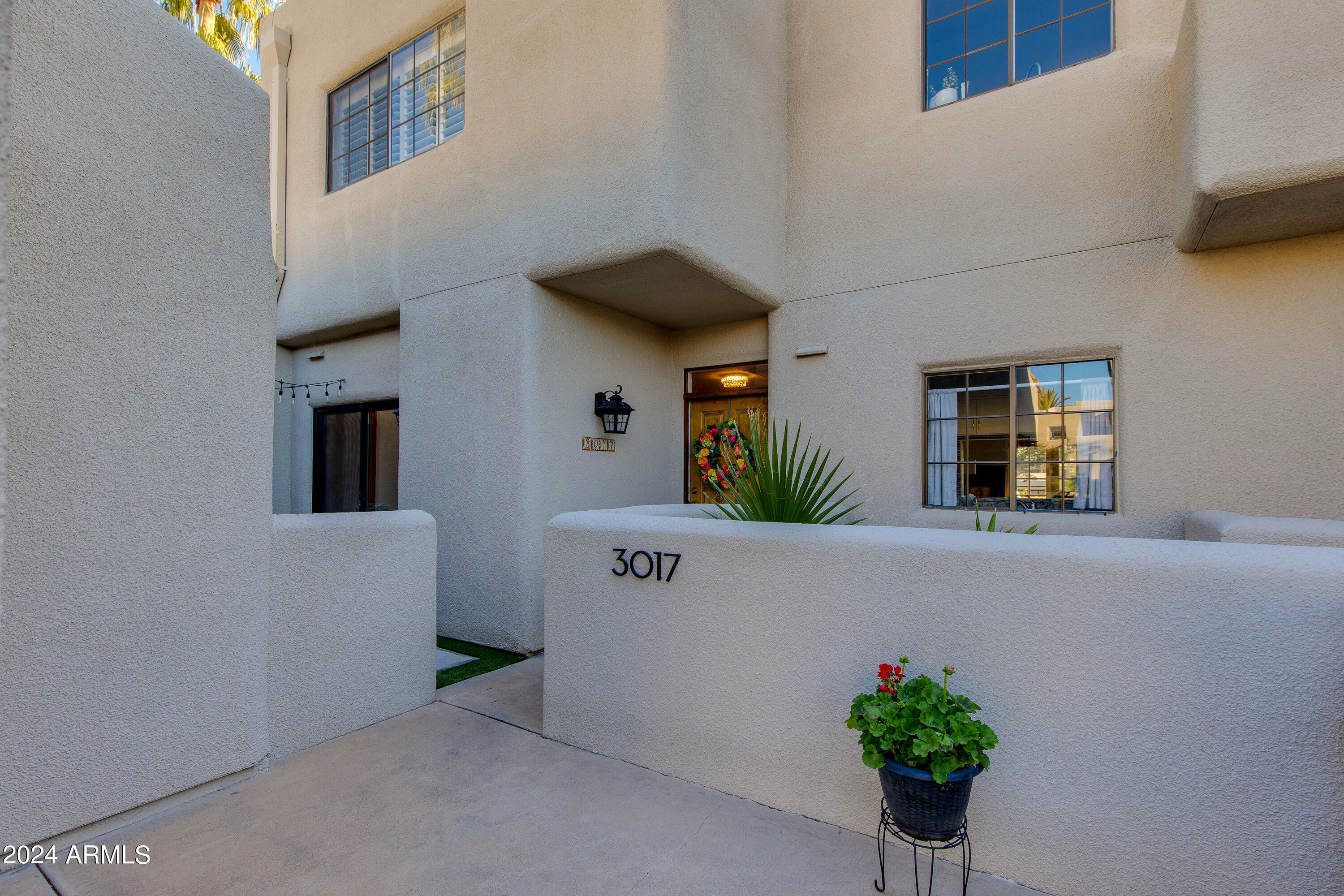 3017 E ROSE Lane