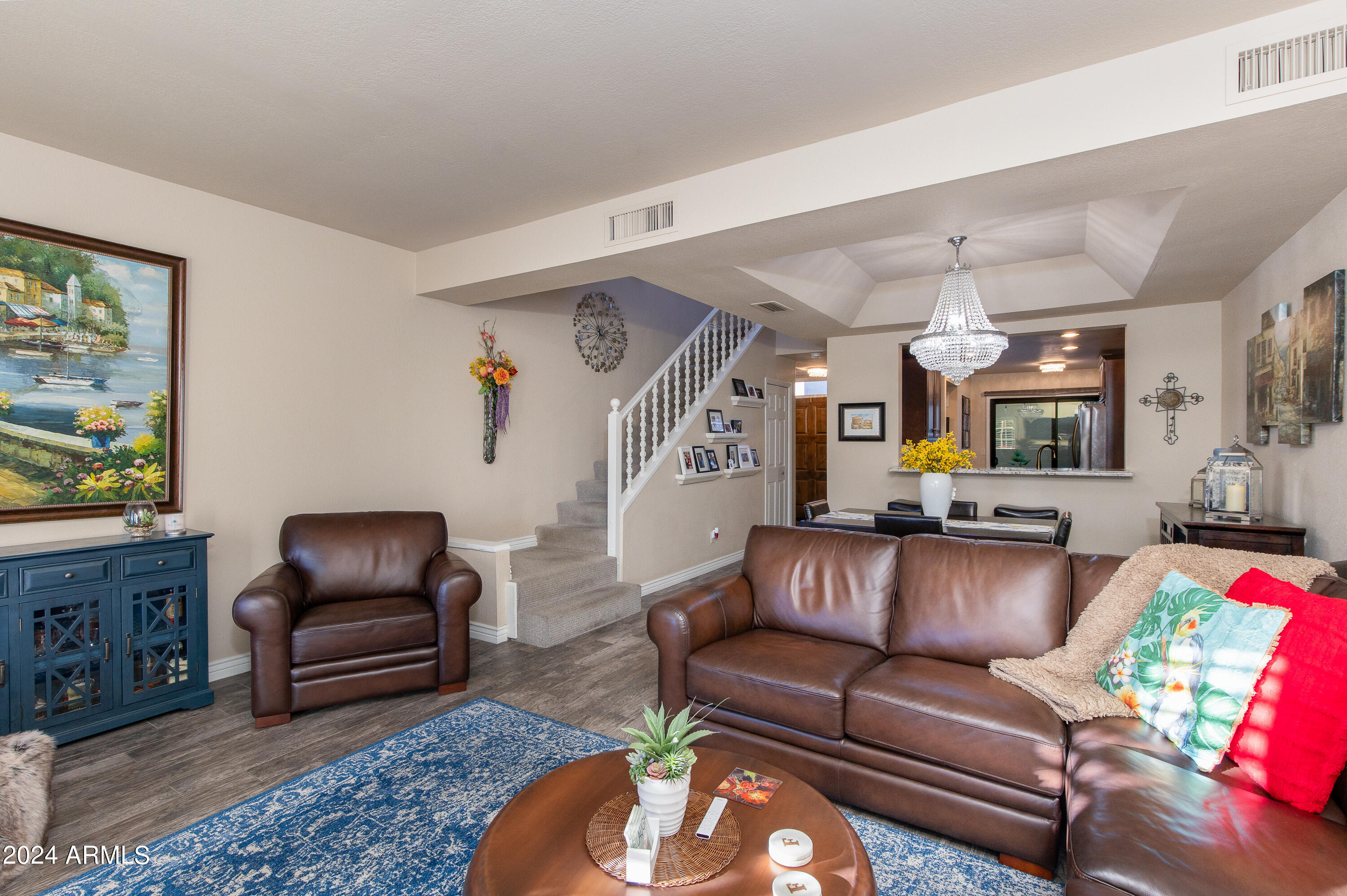 3017 E ROSE Lane