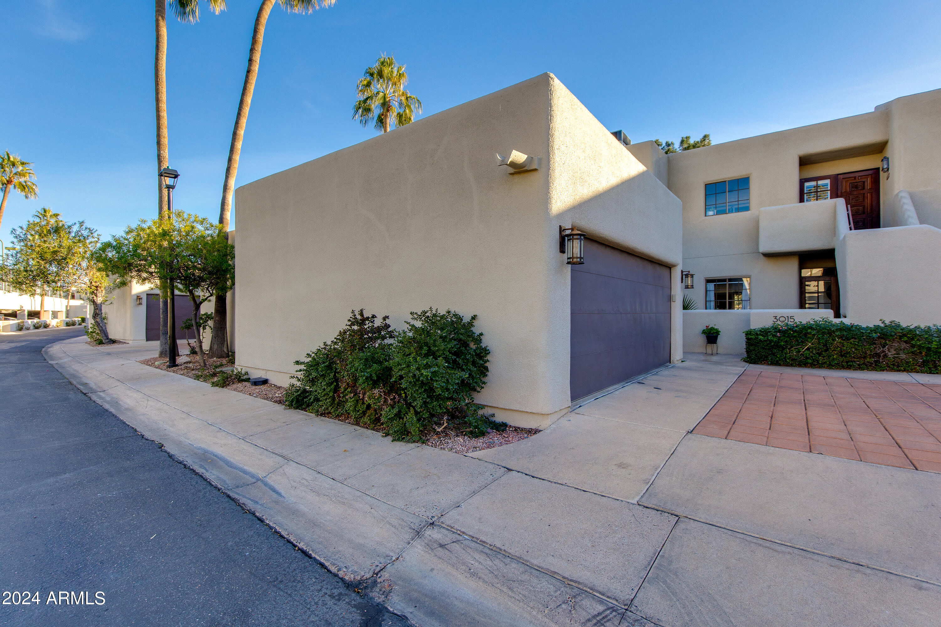 3017 E ROSE Lane