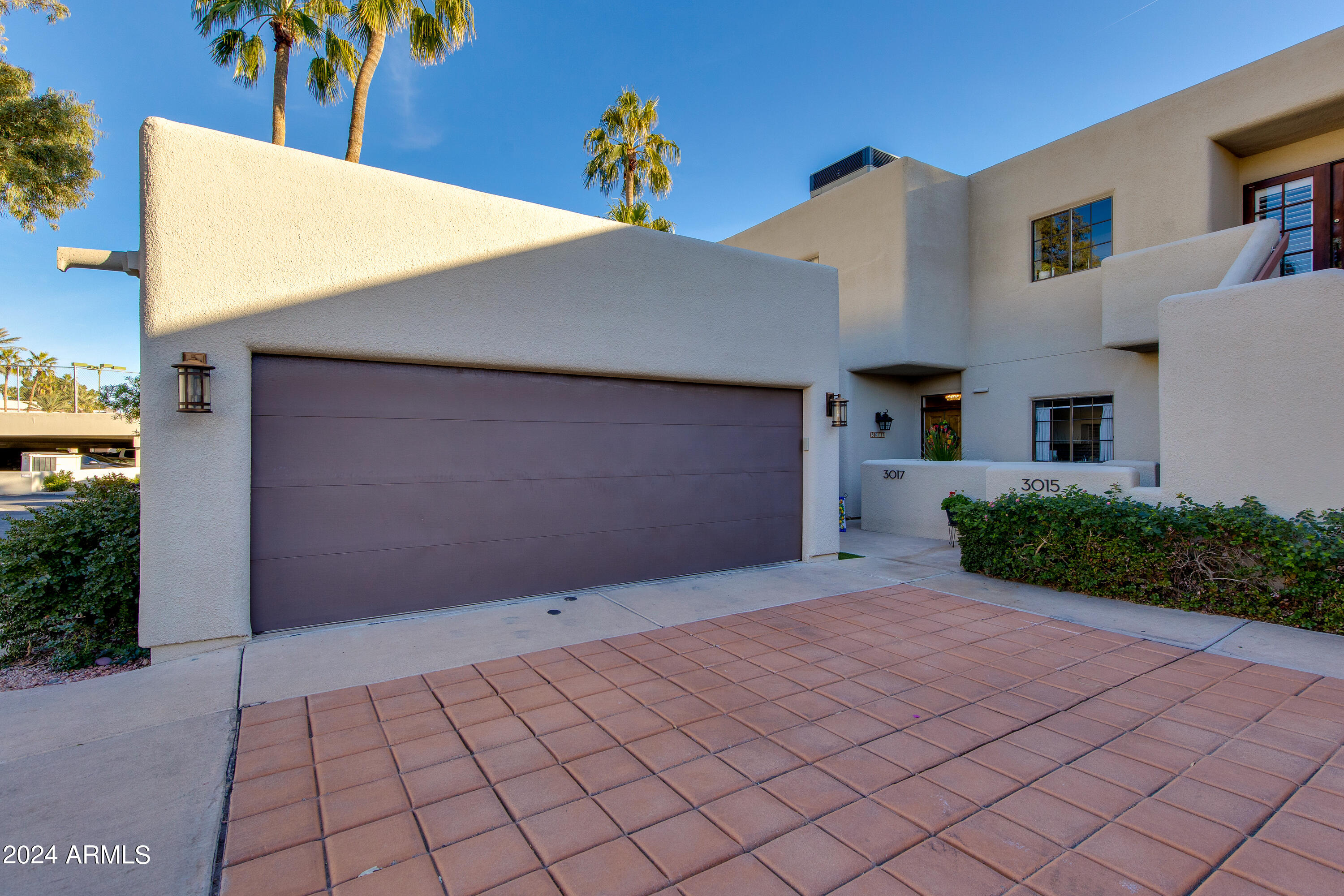 3017 E ROSE Lane