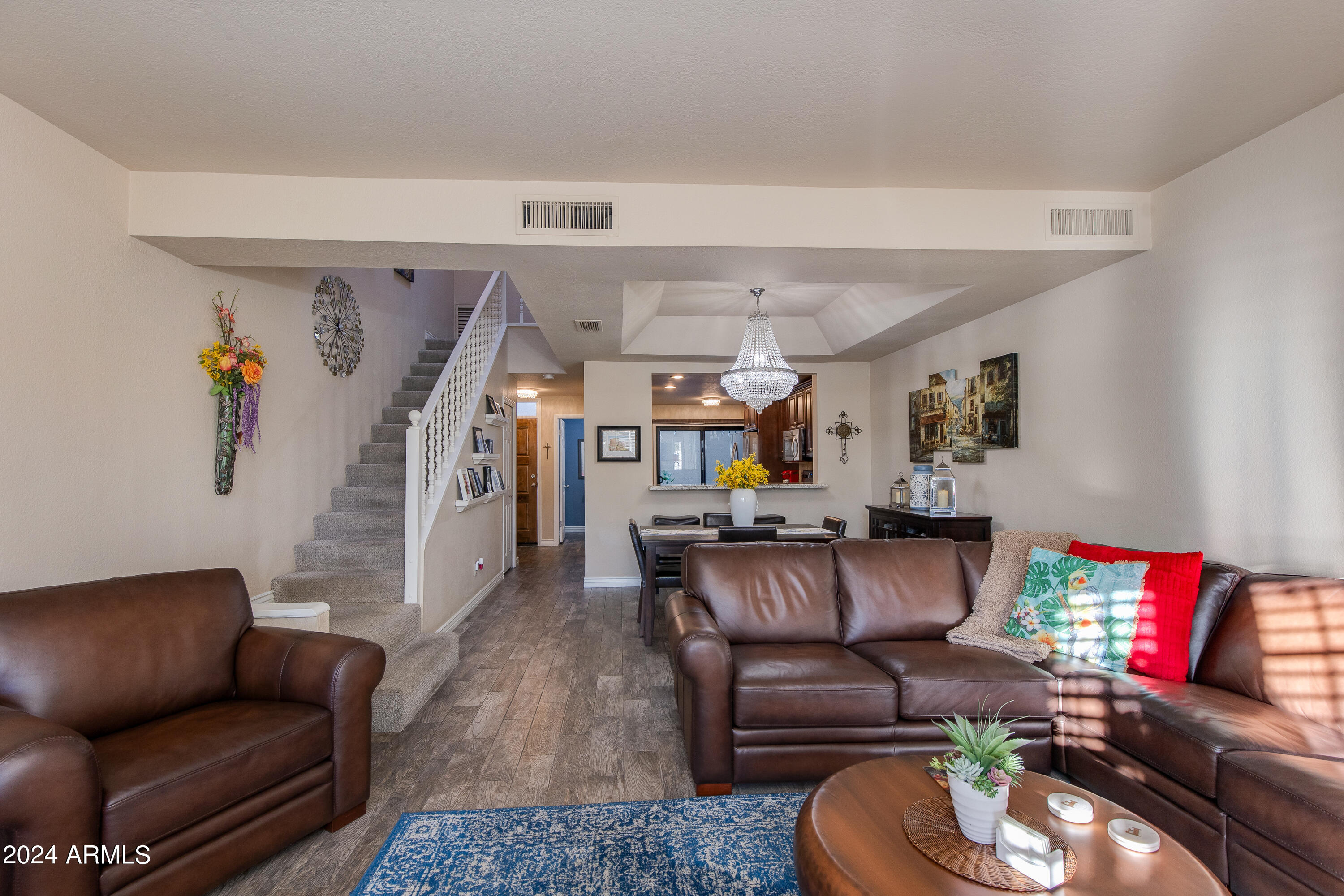 3017 E ROSE Lane
