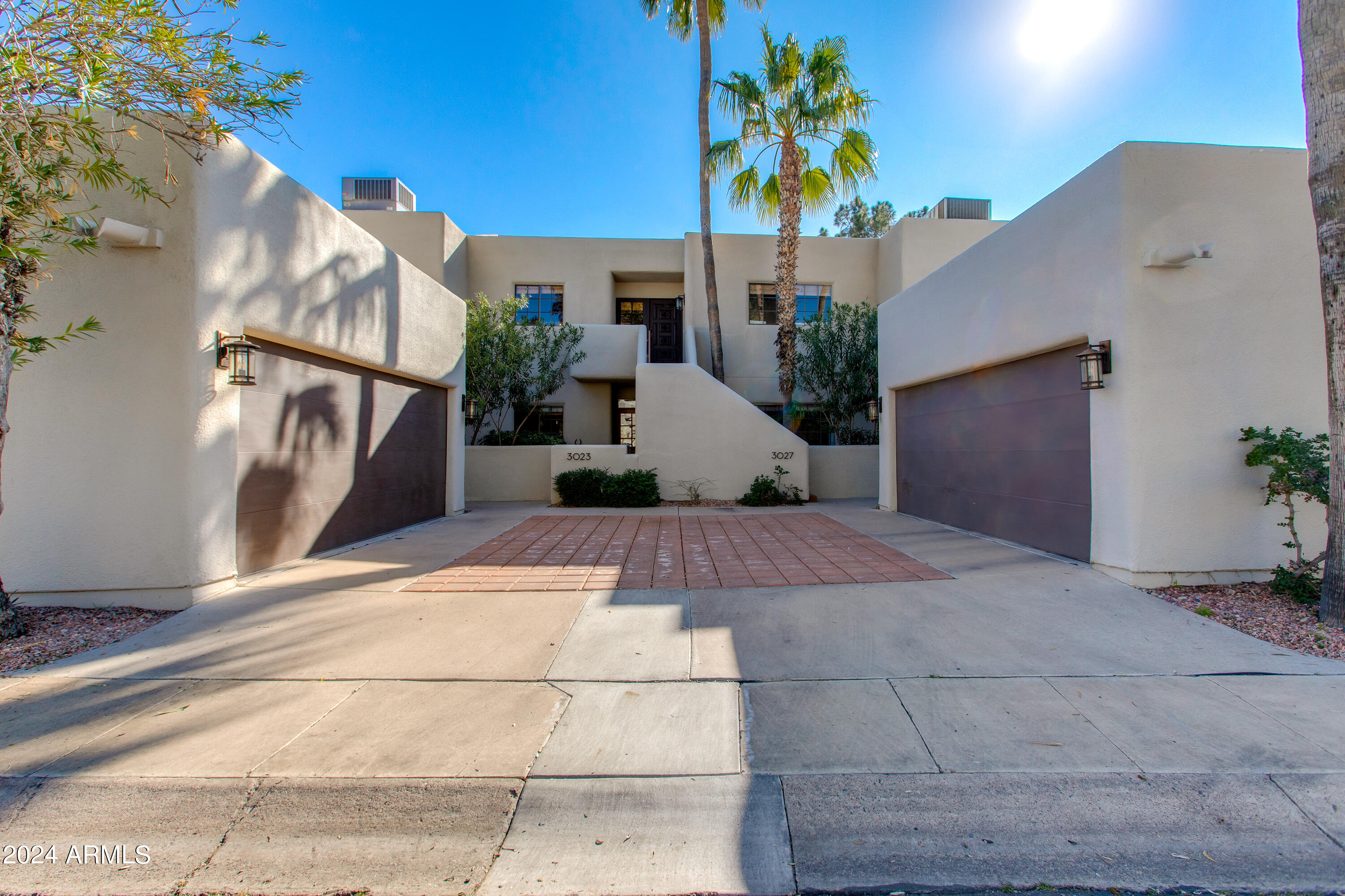 3027 E ROSE Lane