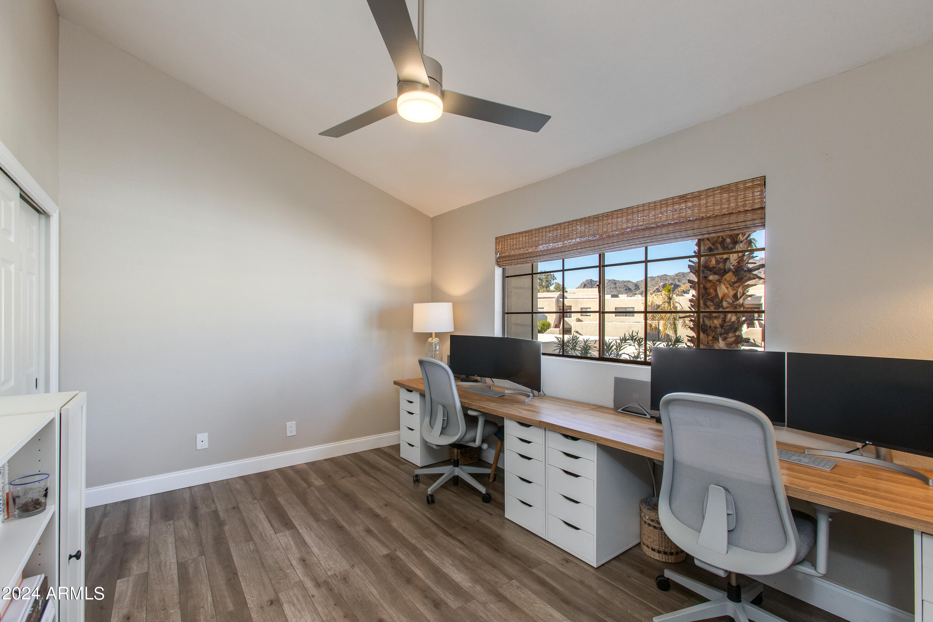 3027 E ROSE Lane