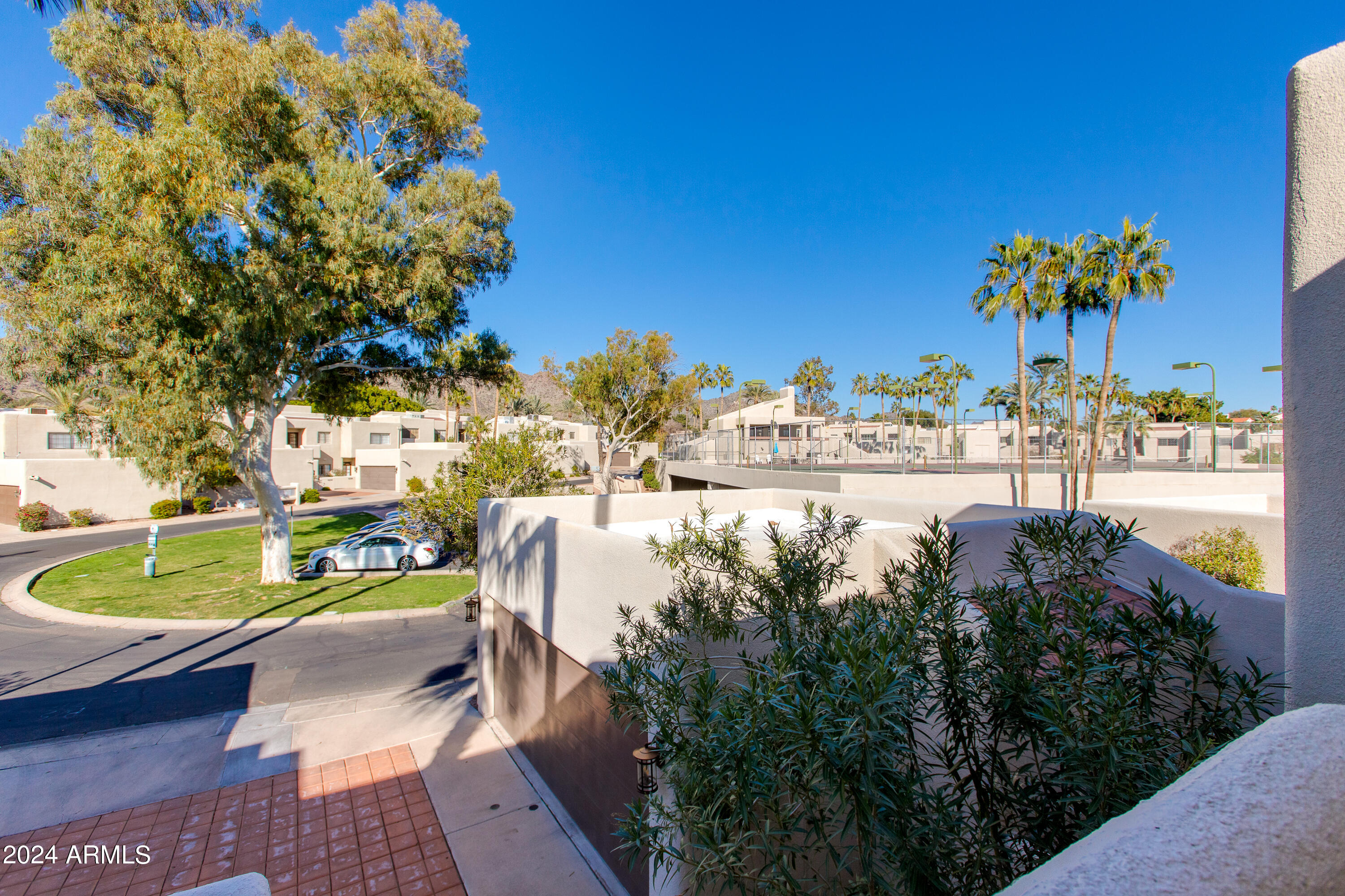3027 E ROSE Lane