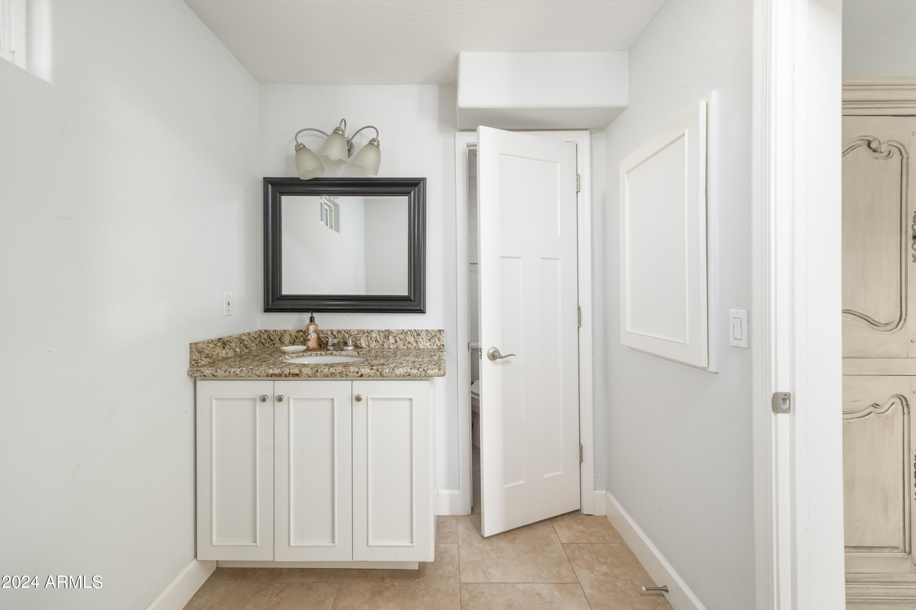 5221 N 34TH Place