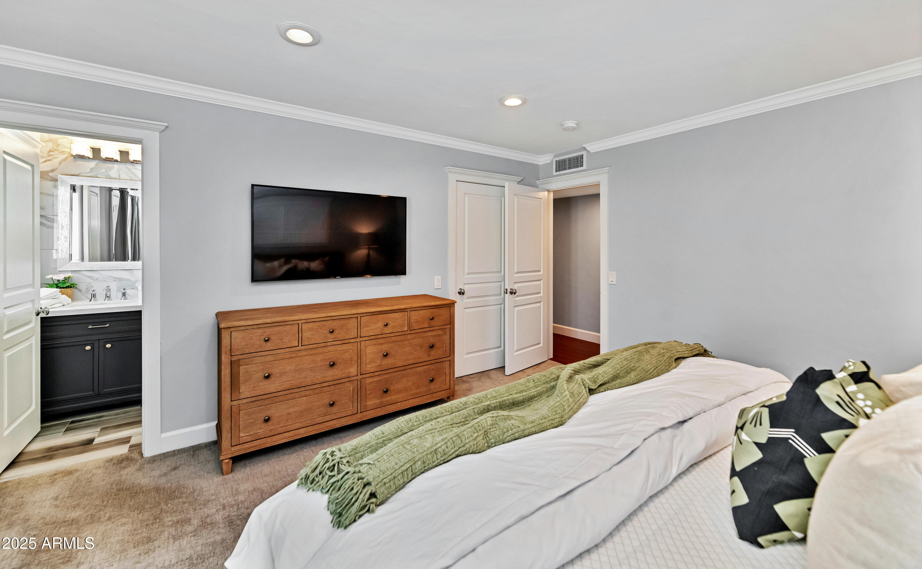 3526 E ELM Street