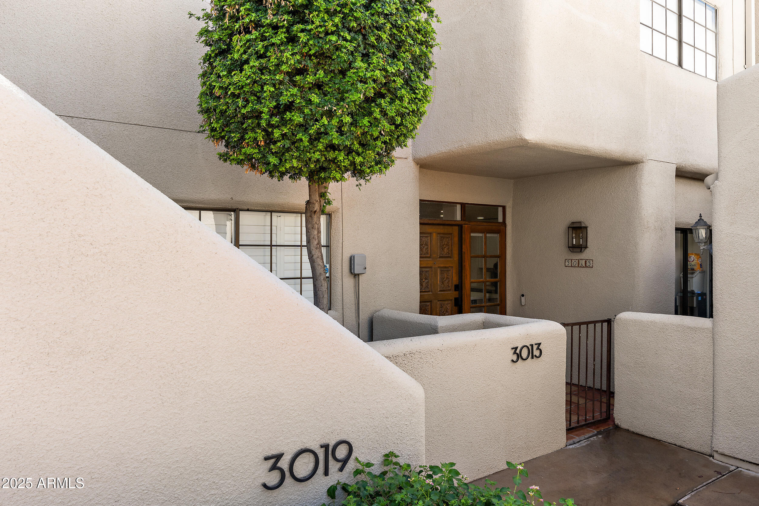 3013 E ROSE Lane