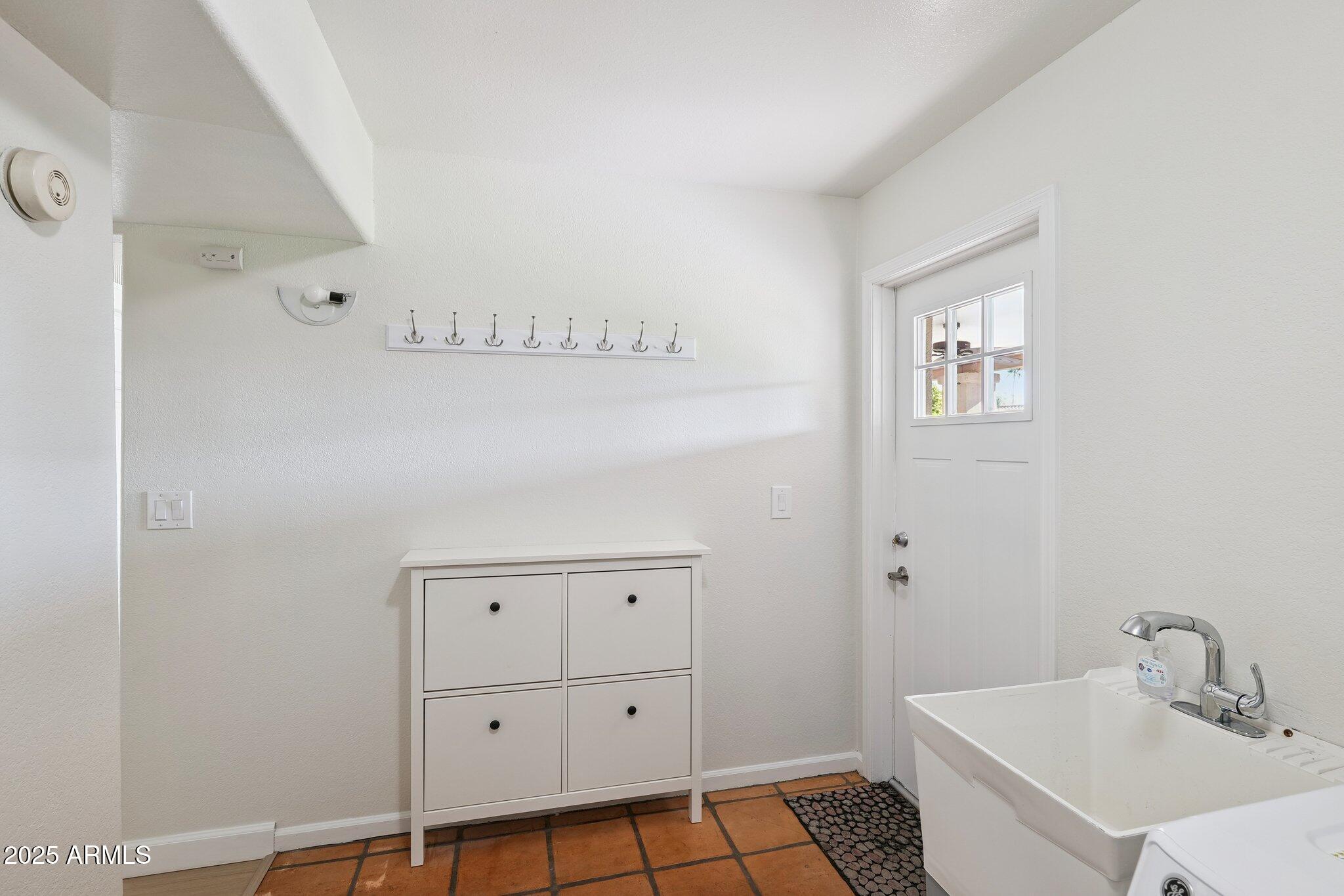 15 E KATHLEEN Road
