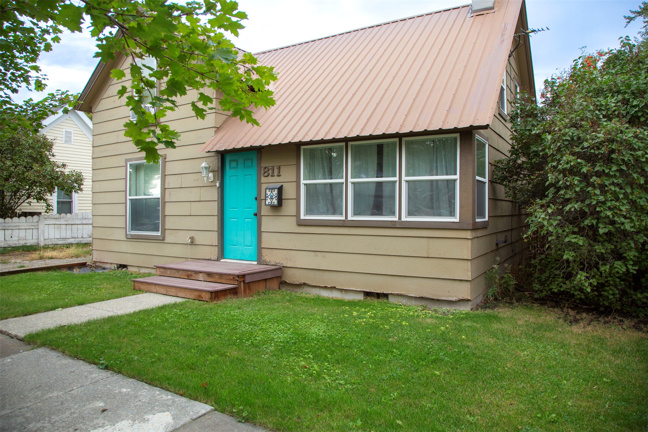 811 6th Avenue W