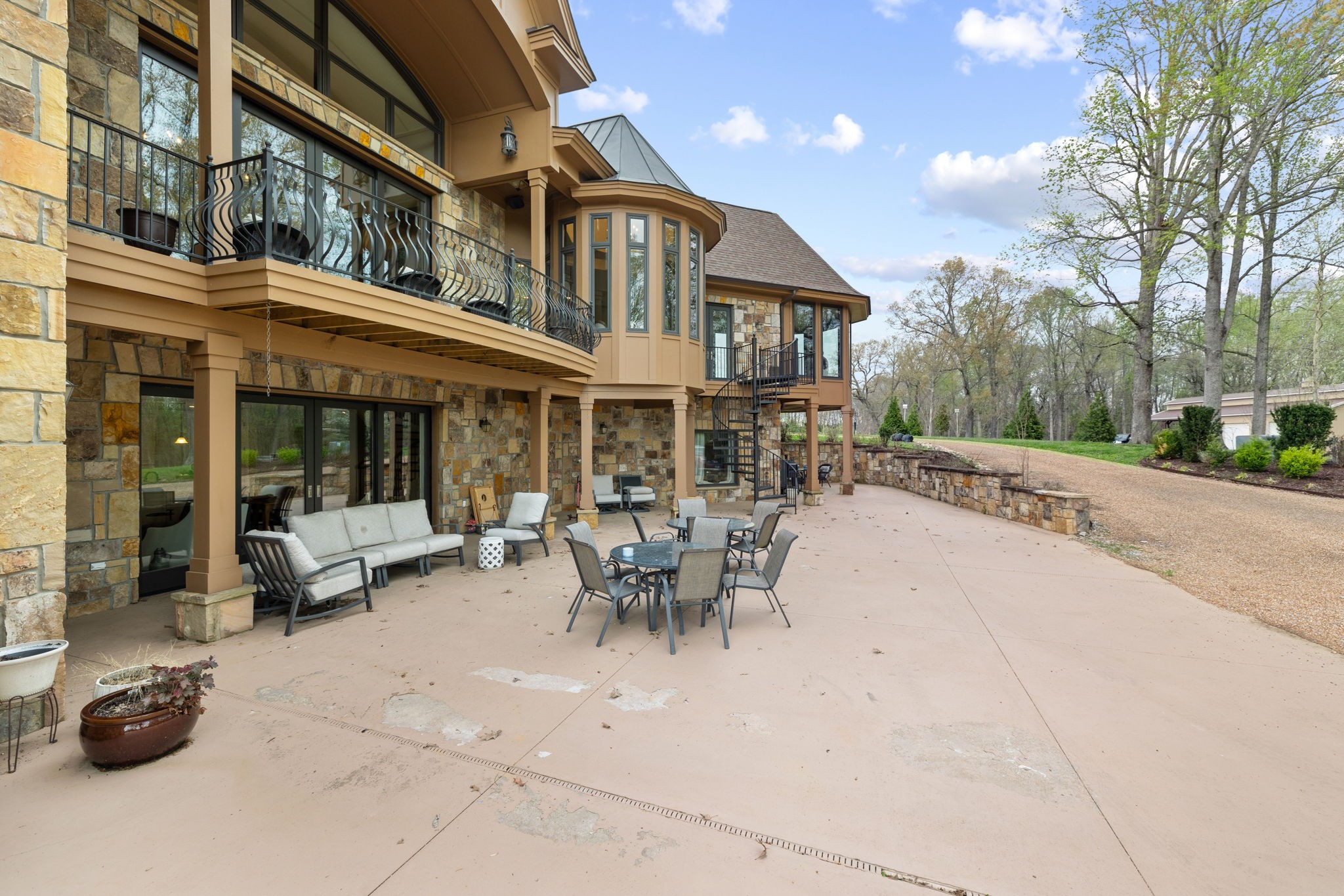 3747 Armstrong Rd