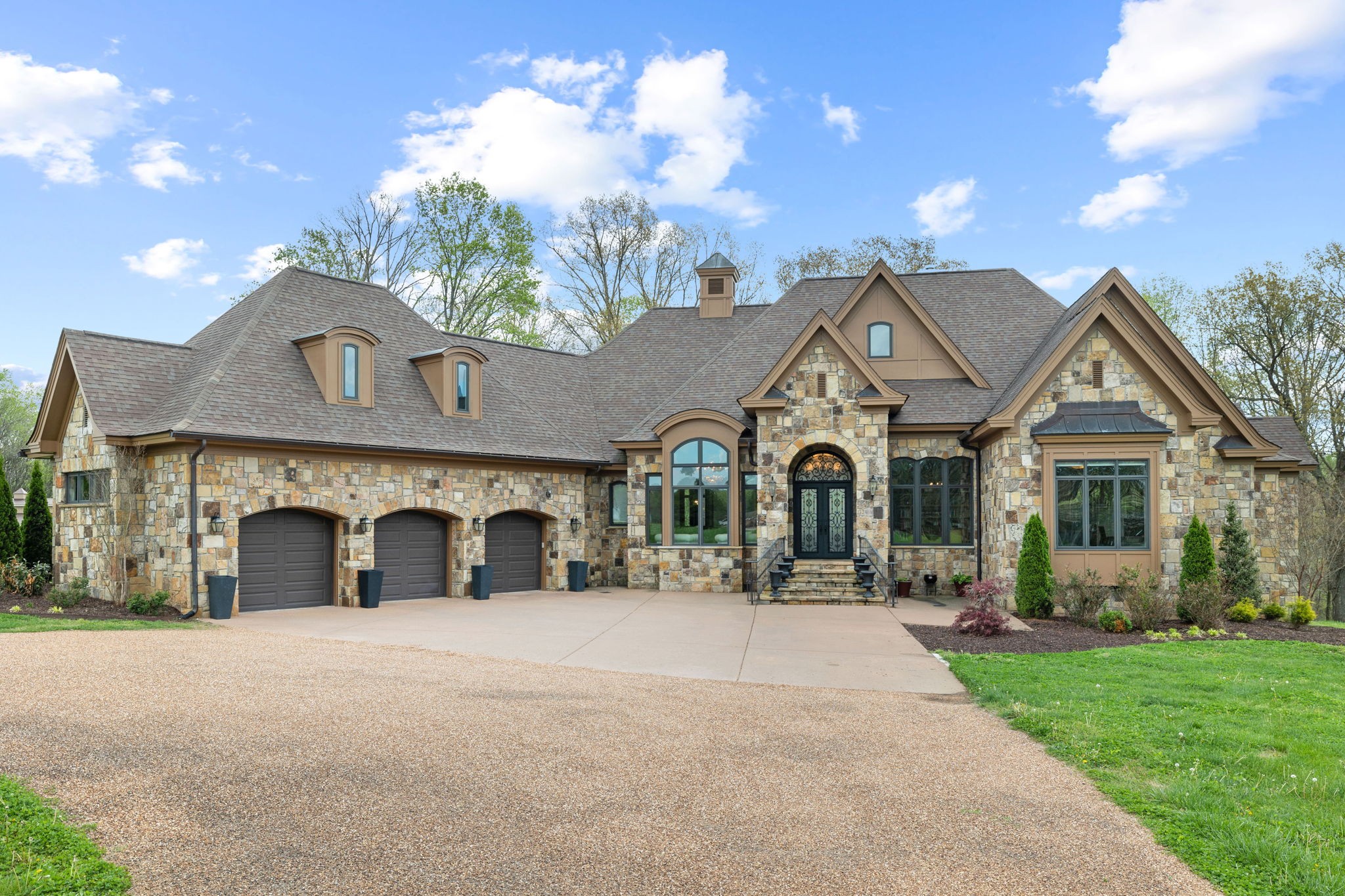 3747 Armstrong Rd