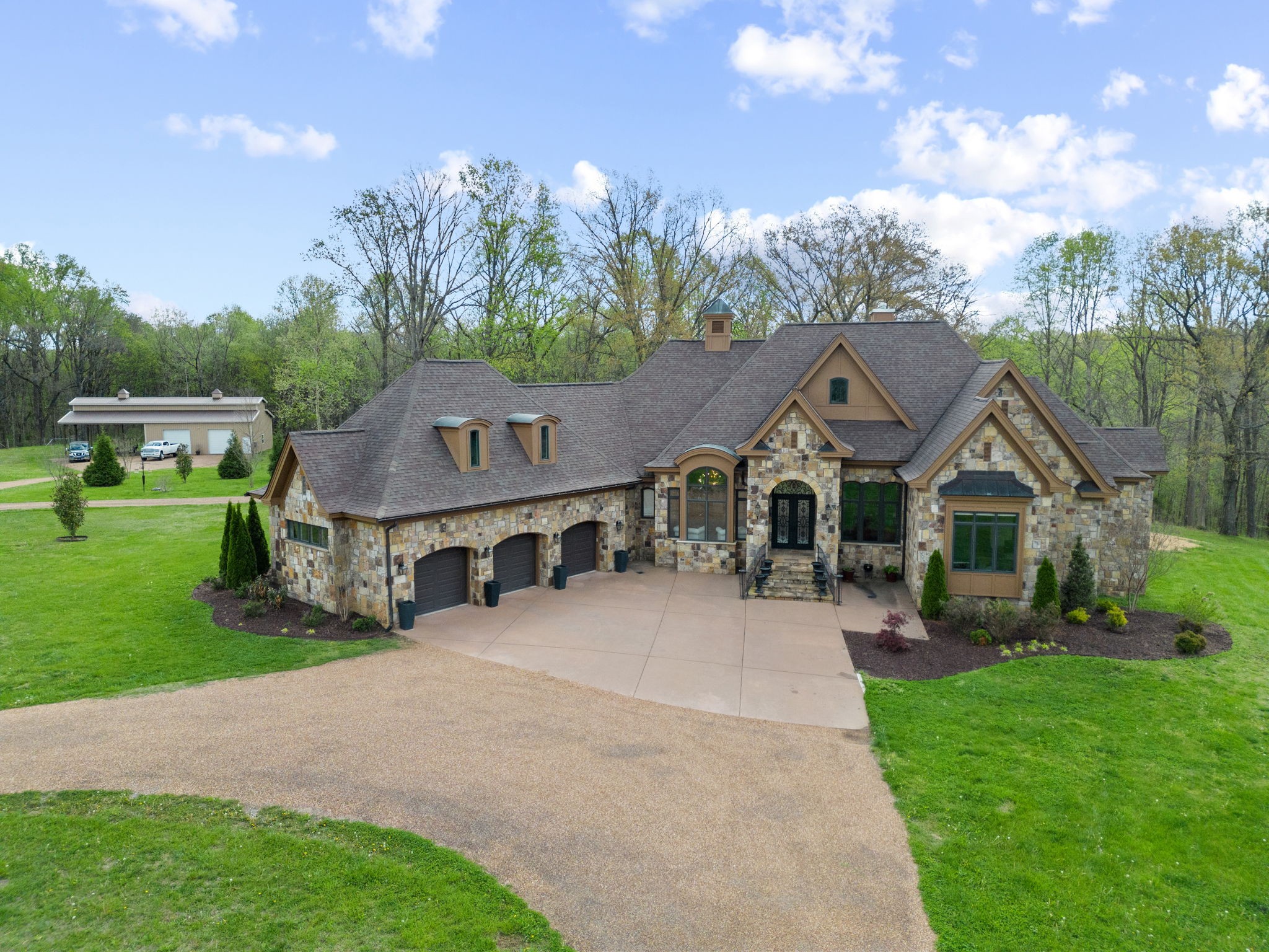 3747 Armstrong Rd