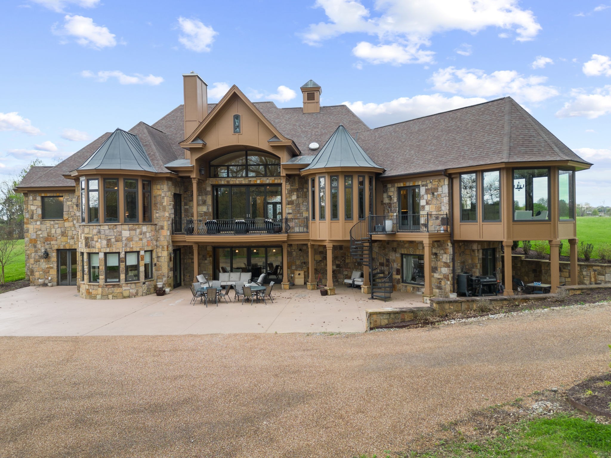 3747 Armstrong Rd