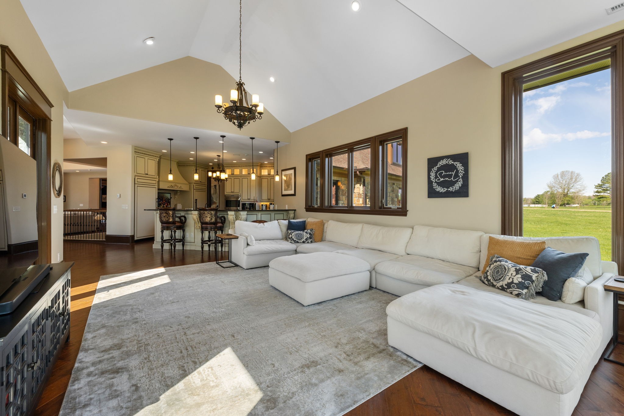 3747 Armstrong Rd