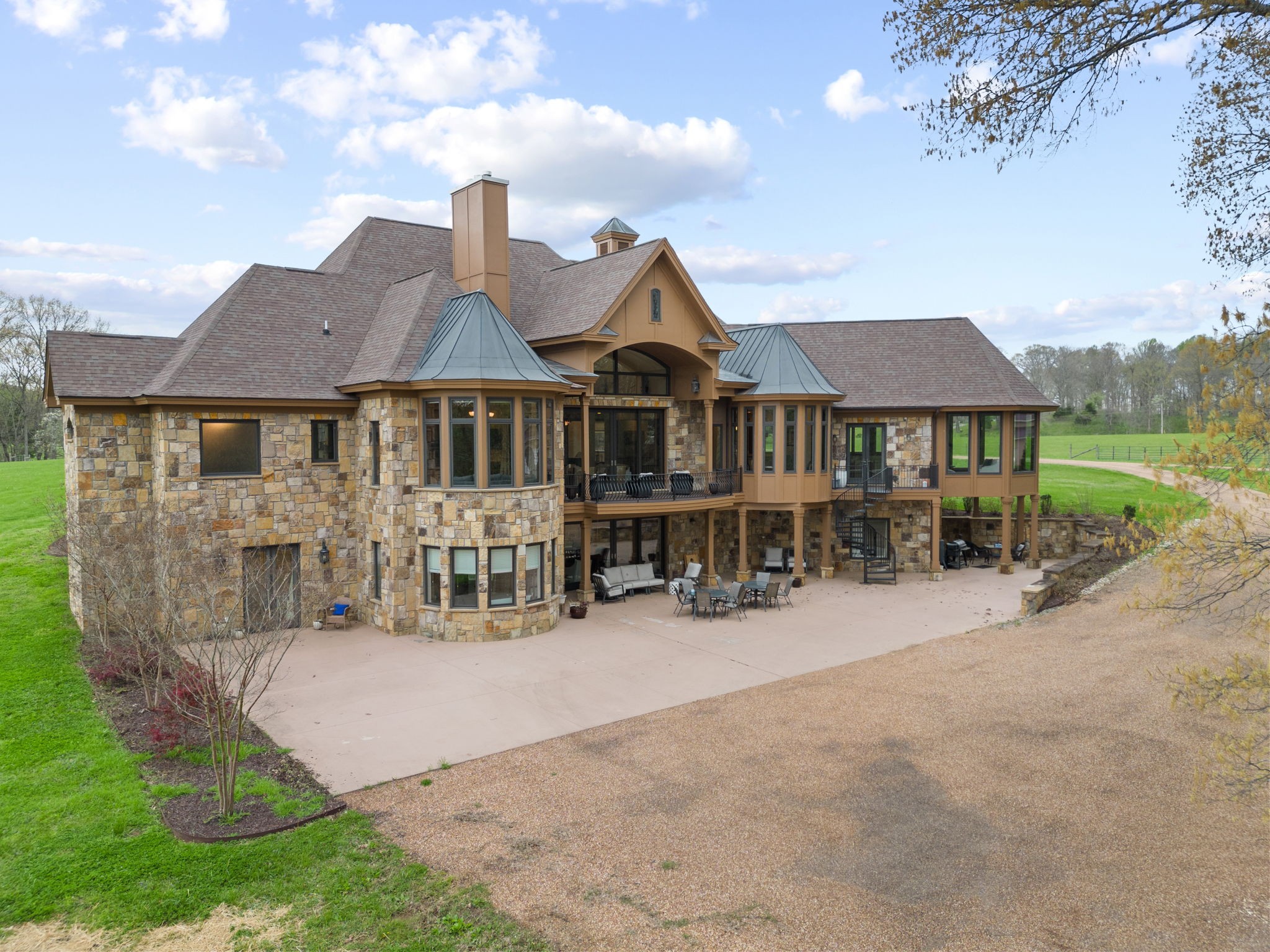 3747 Armstrong Rd