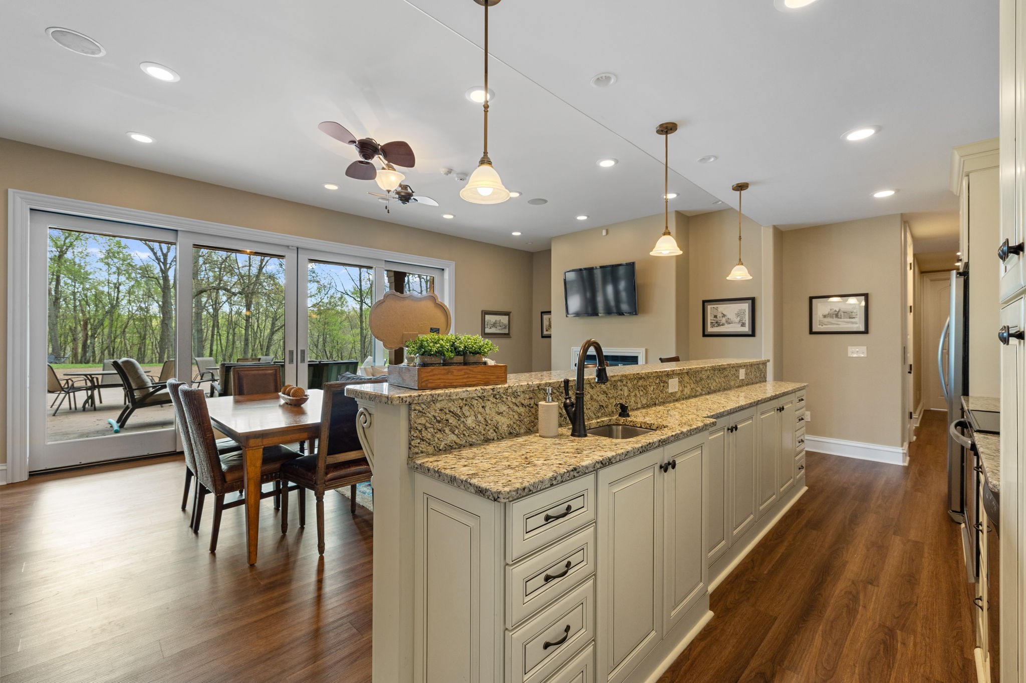 3747 Armstrong Rd
