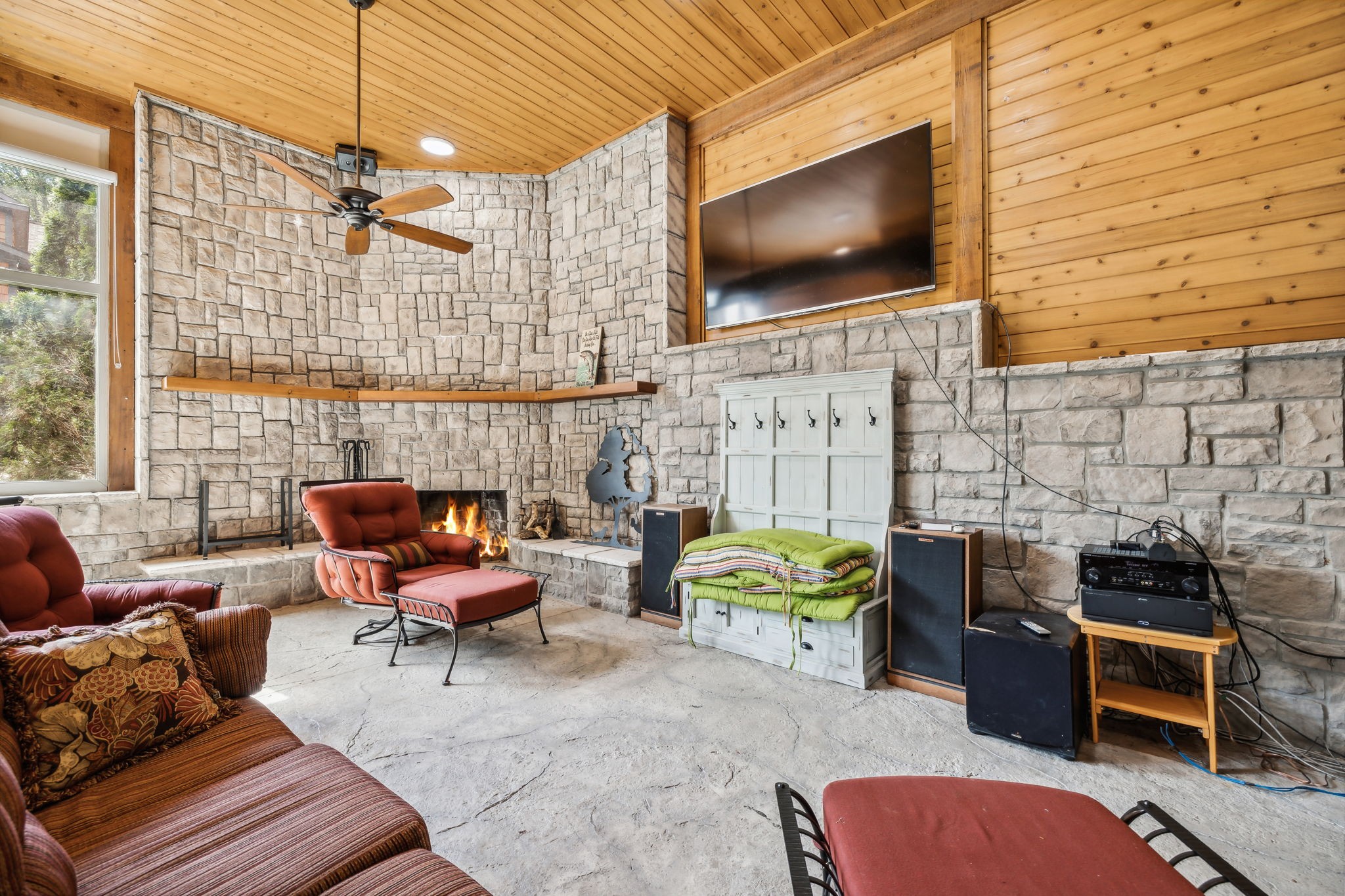1657 Boswell Rd