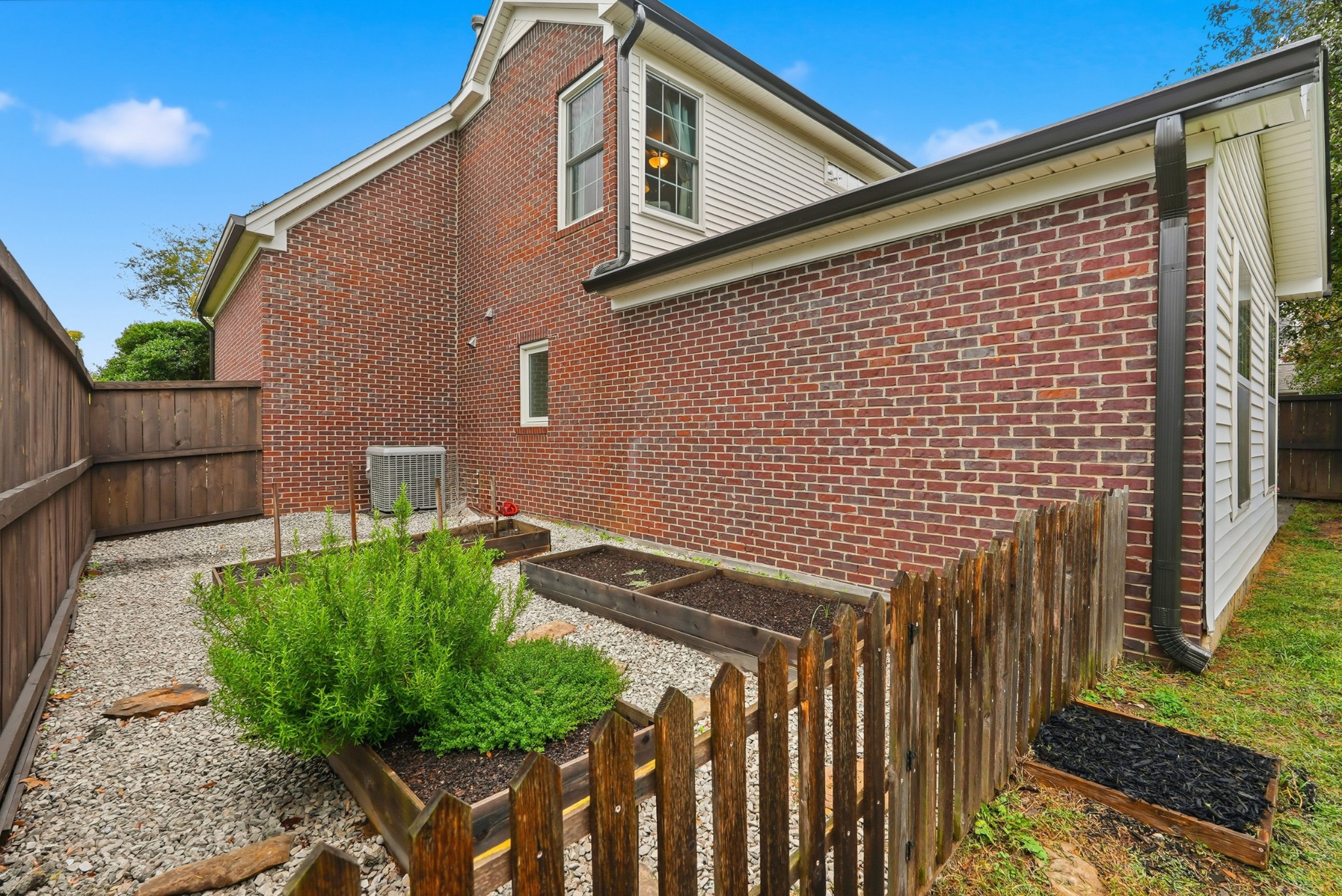 3239 Gardendale Dr