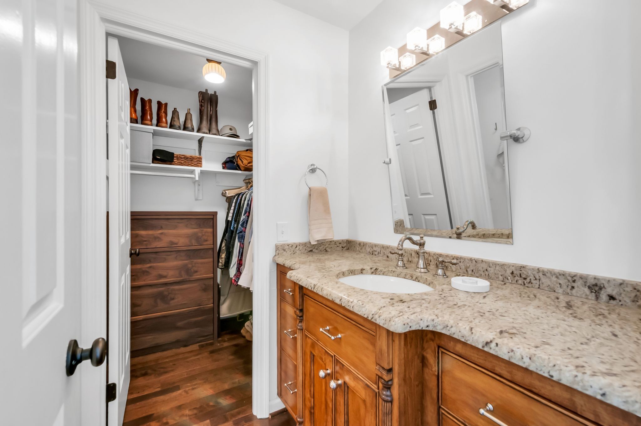 2212 Isaac Ln