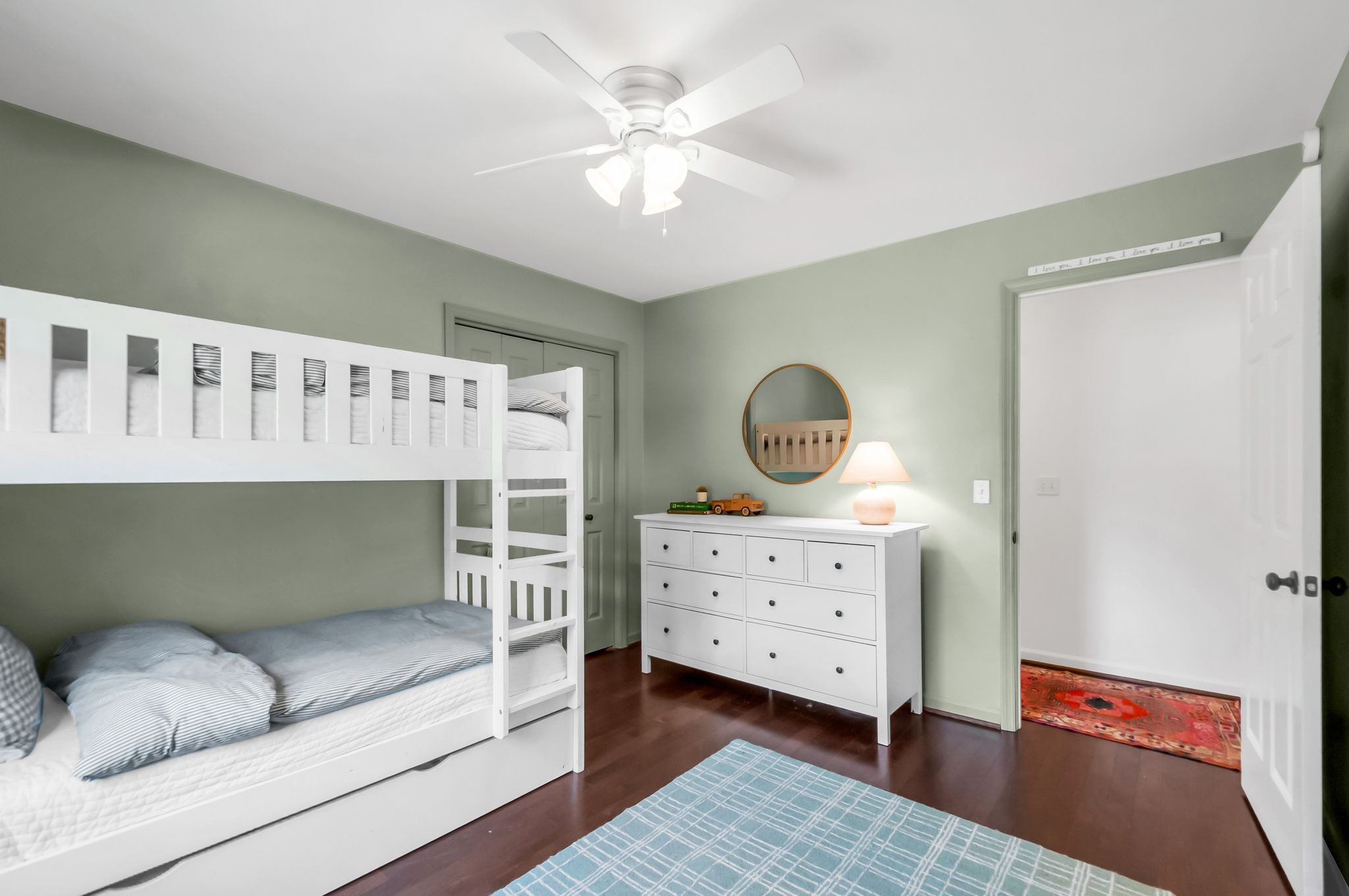 2212 Isaac Ln