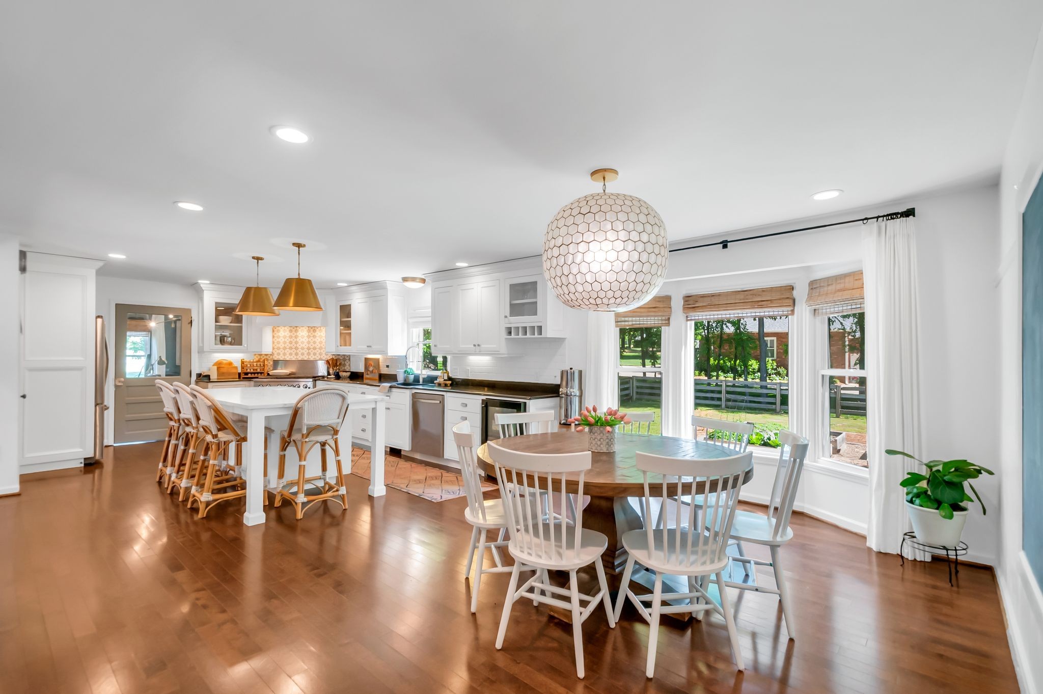 2212 Isaac Ln