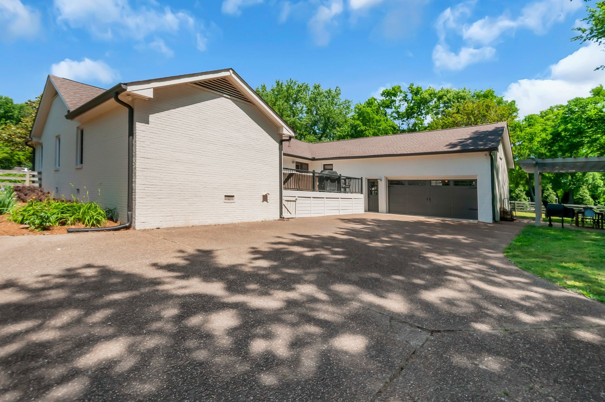 2212 Isaac Ln