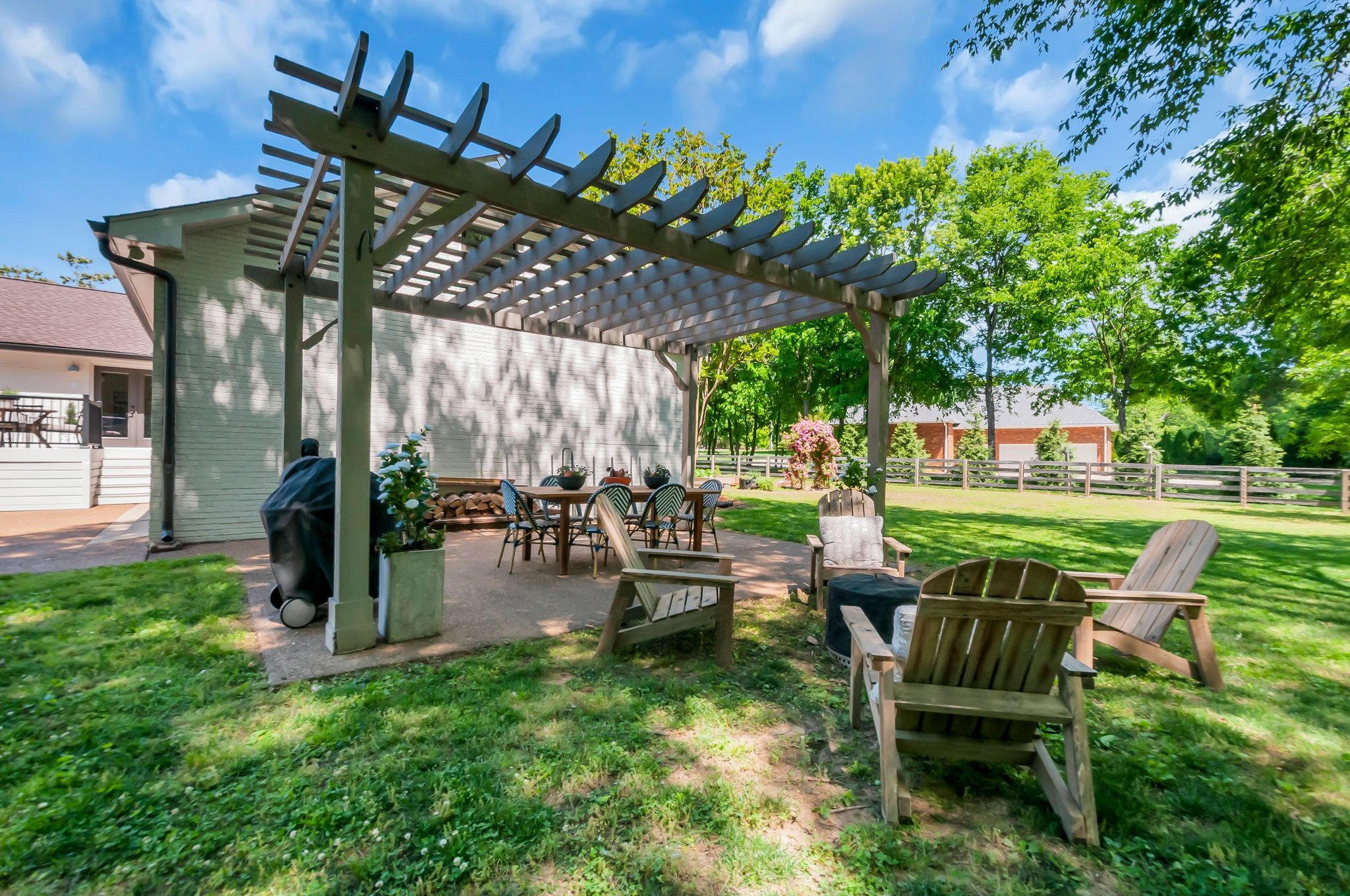2212 Isaac Ln