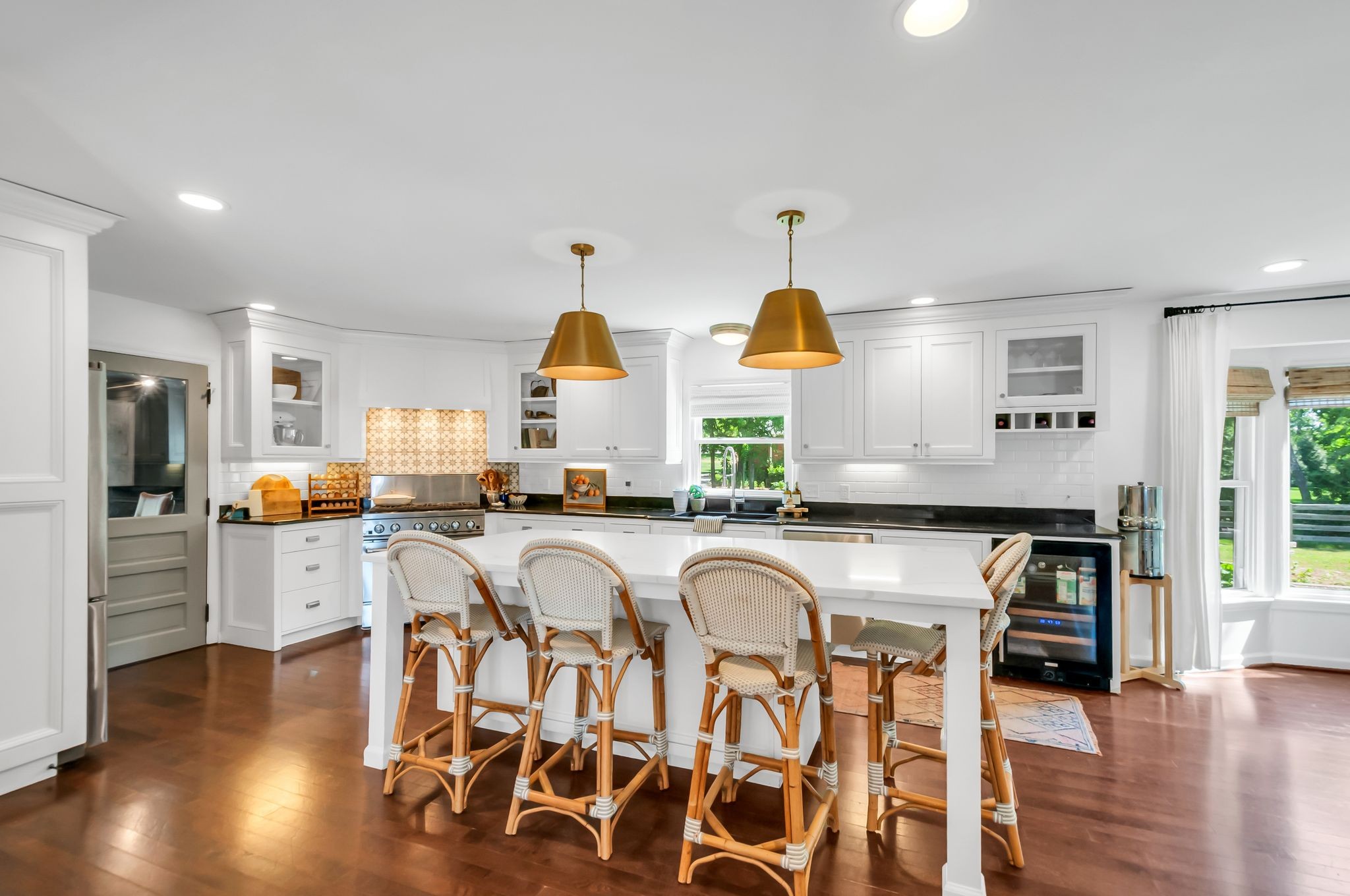 2212 Isaac Ln