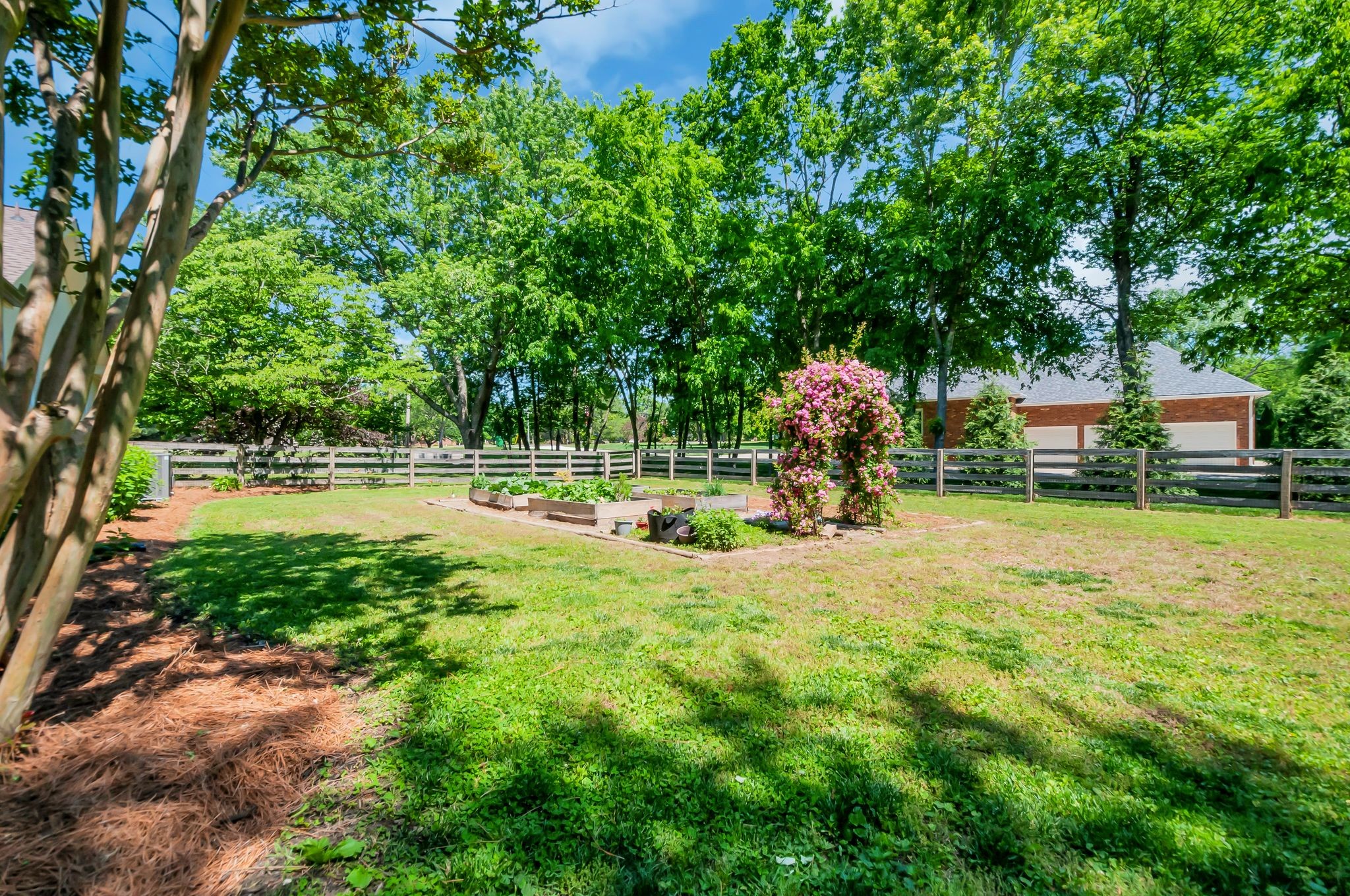 2212 Isaac Ln