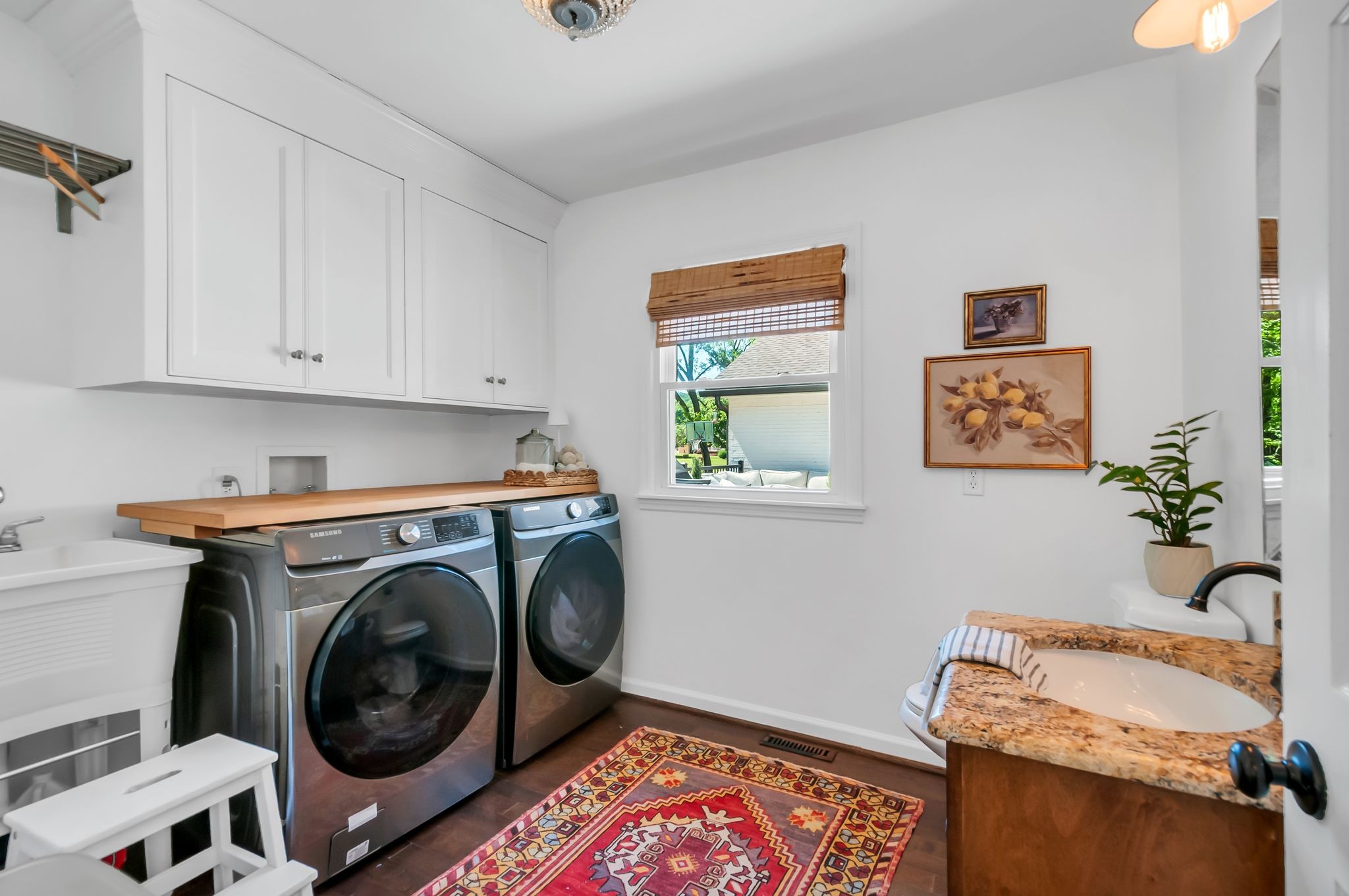 2212 Isaac Ln