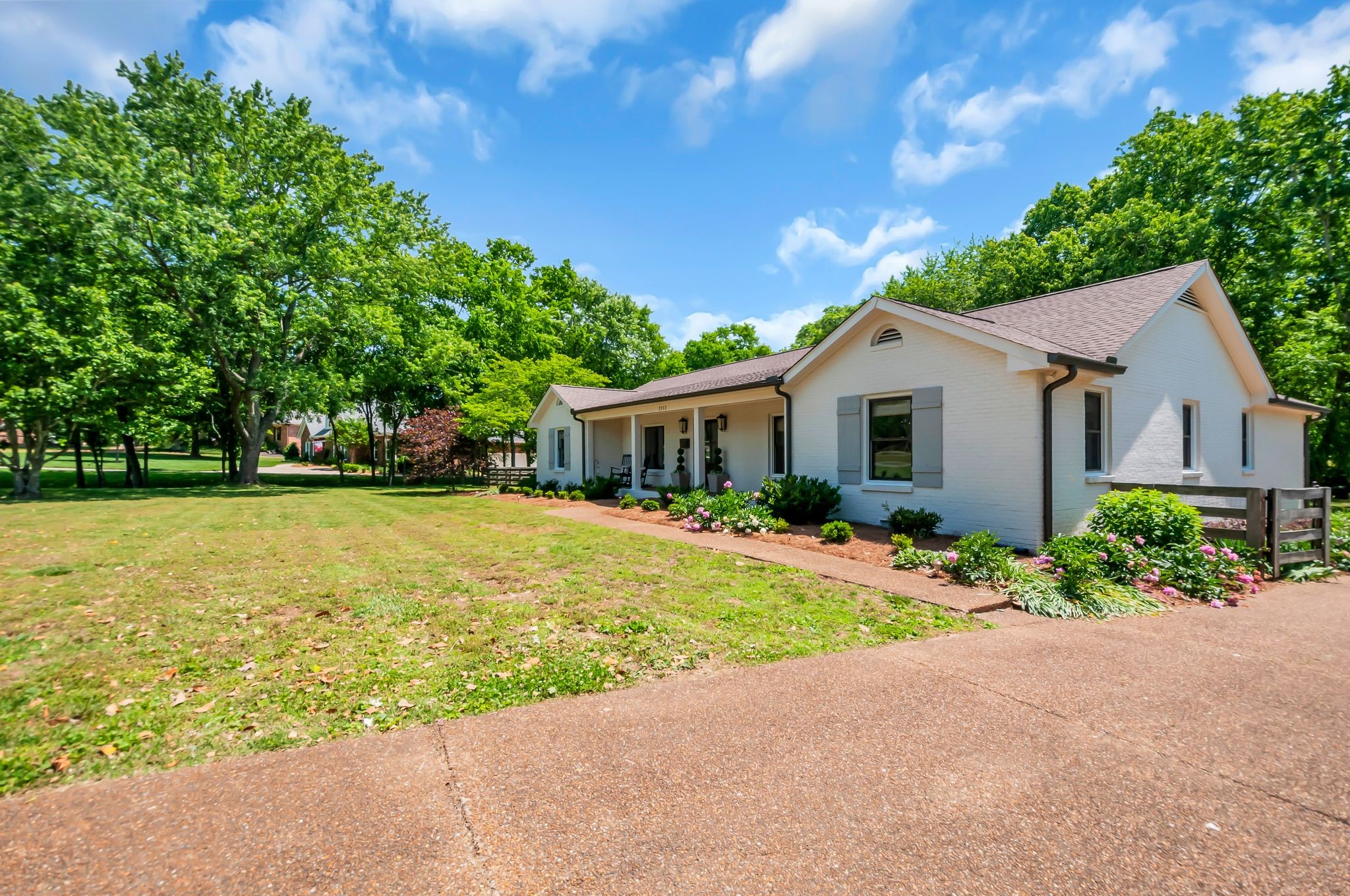 2212 Isaac Ln