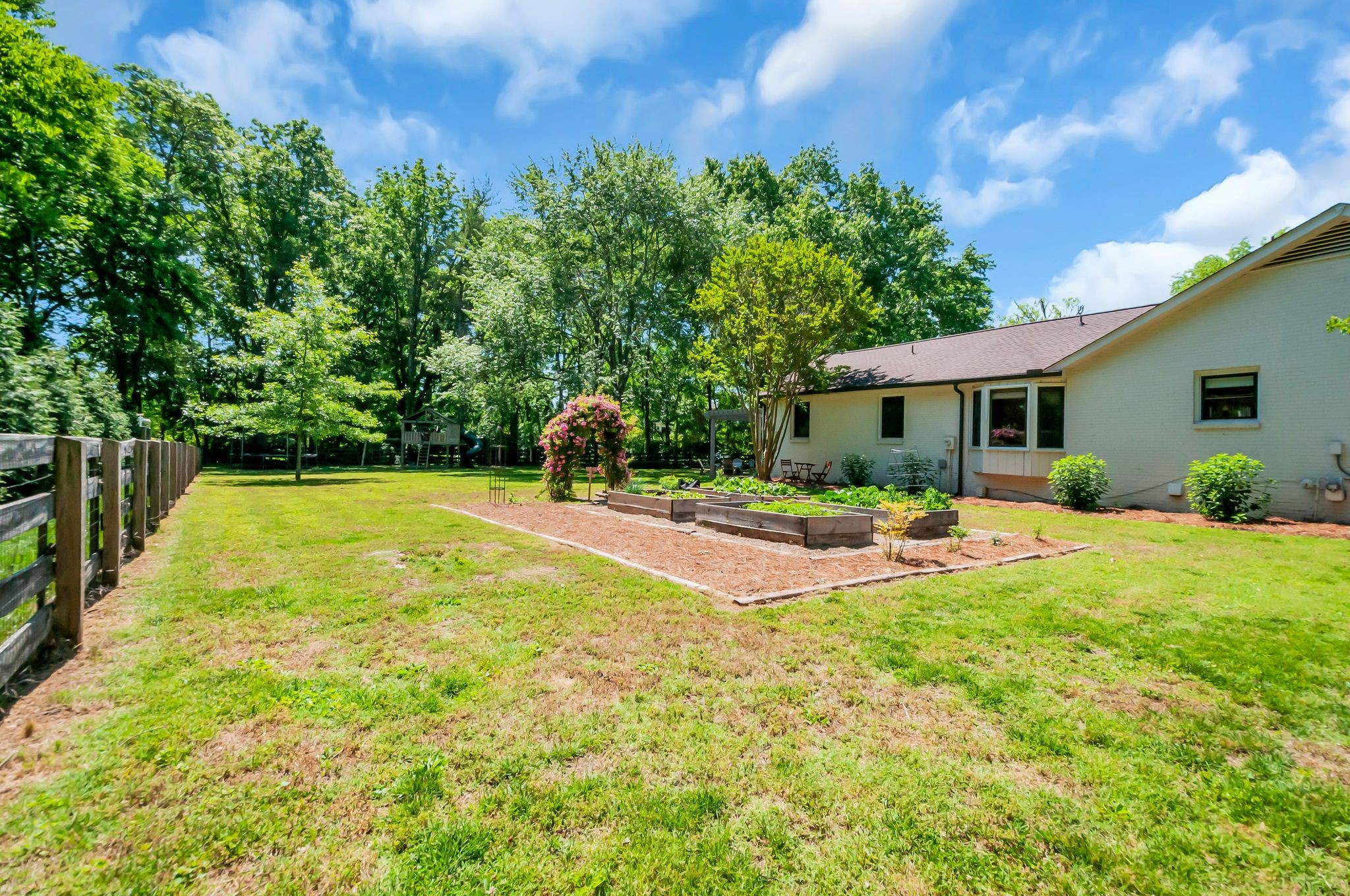 2212 Isaac Ln