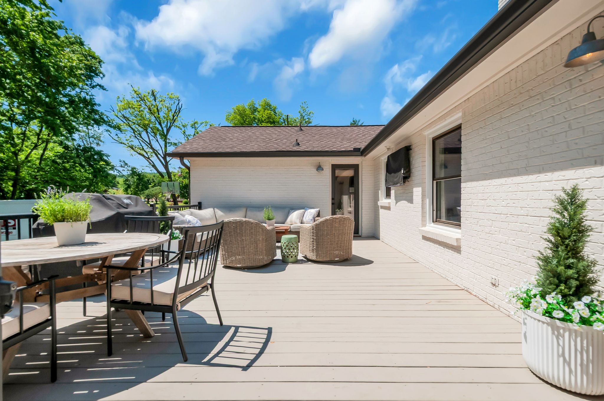 2212 Isaac Ln