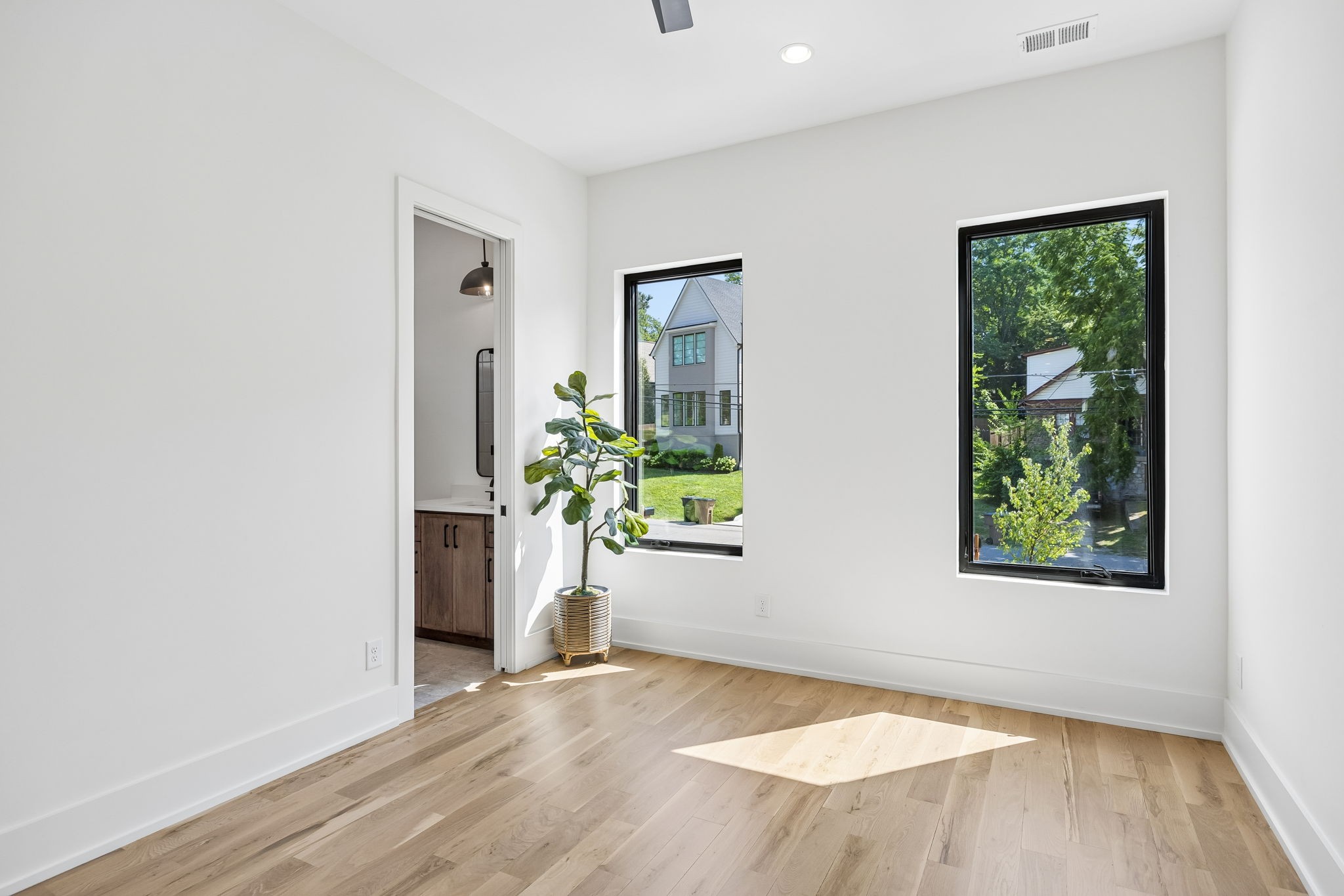 2507B Vaulx Ln