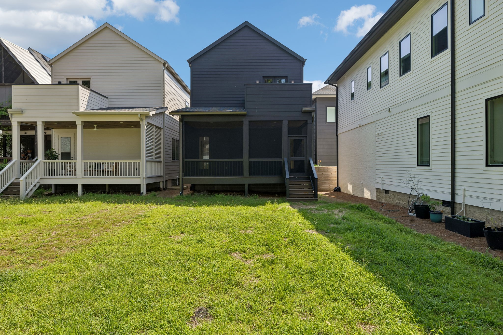 2507B Vaulx Ln