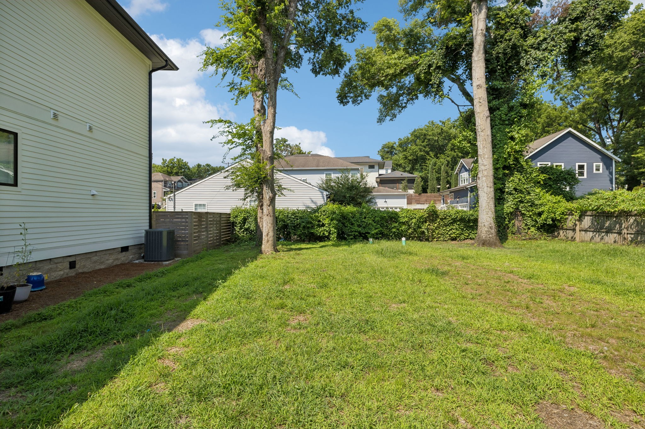 2507B Vaulx Ln