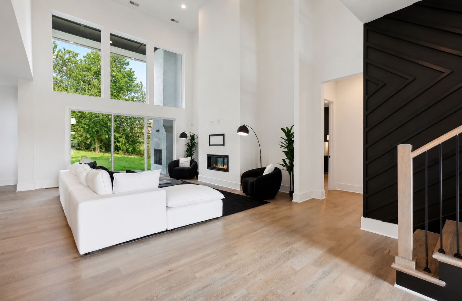 6100 Lookaway Cir