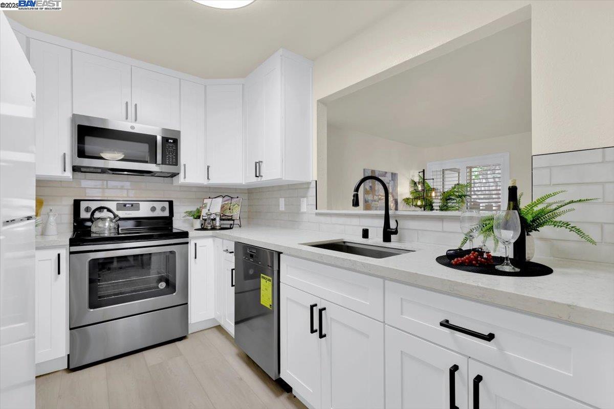 1439 Alma Loop