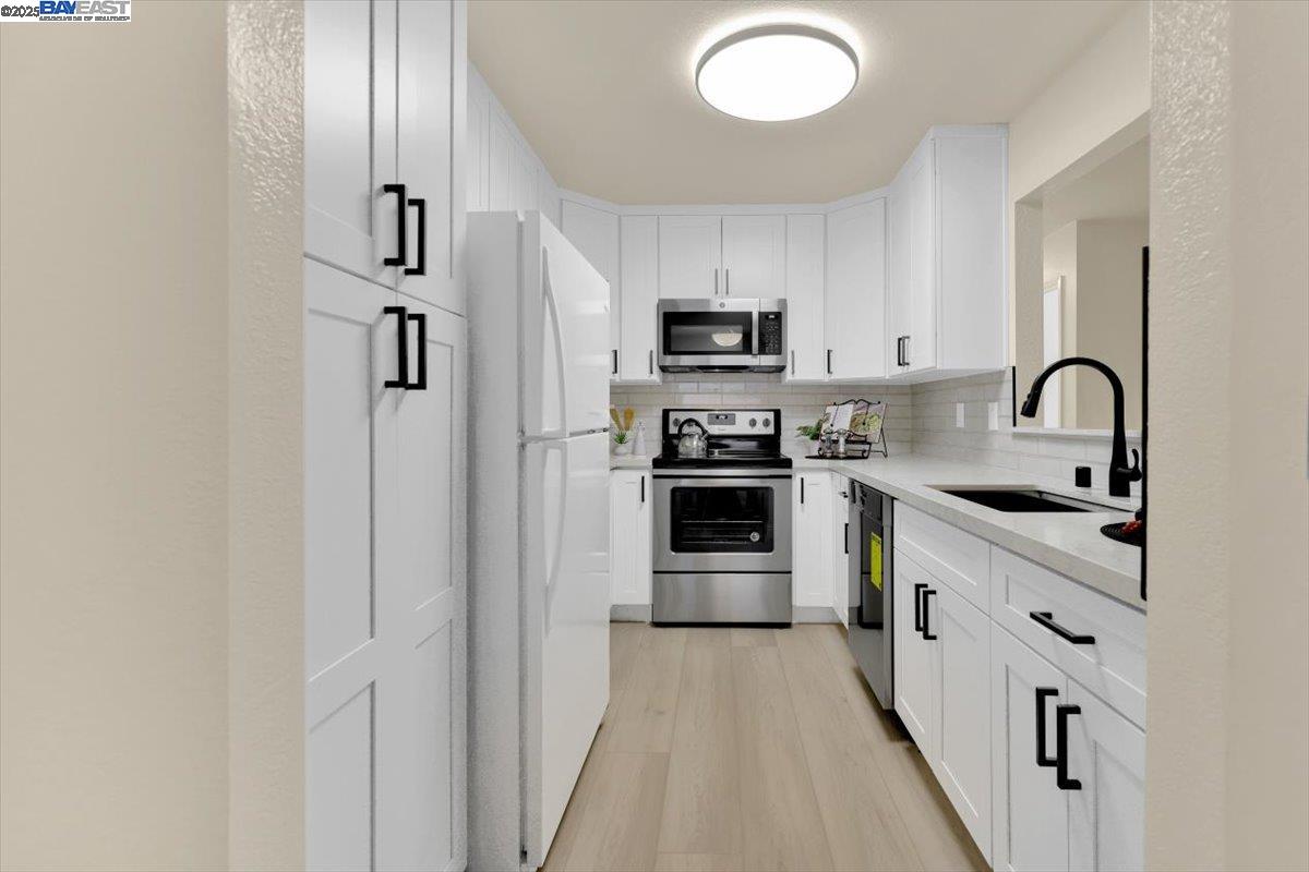 1439 Alma Loop