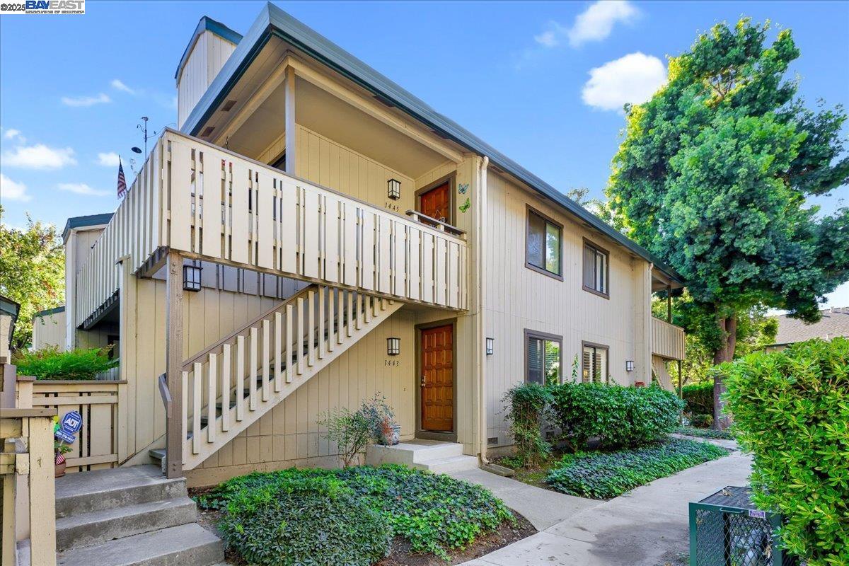 1439 Alma Loop