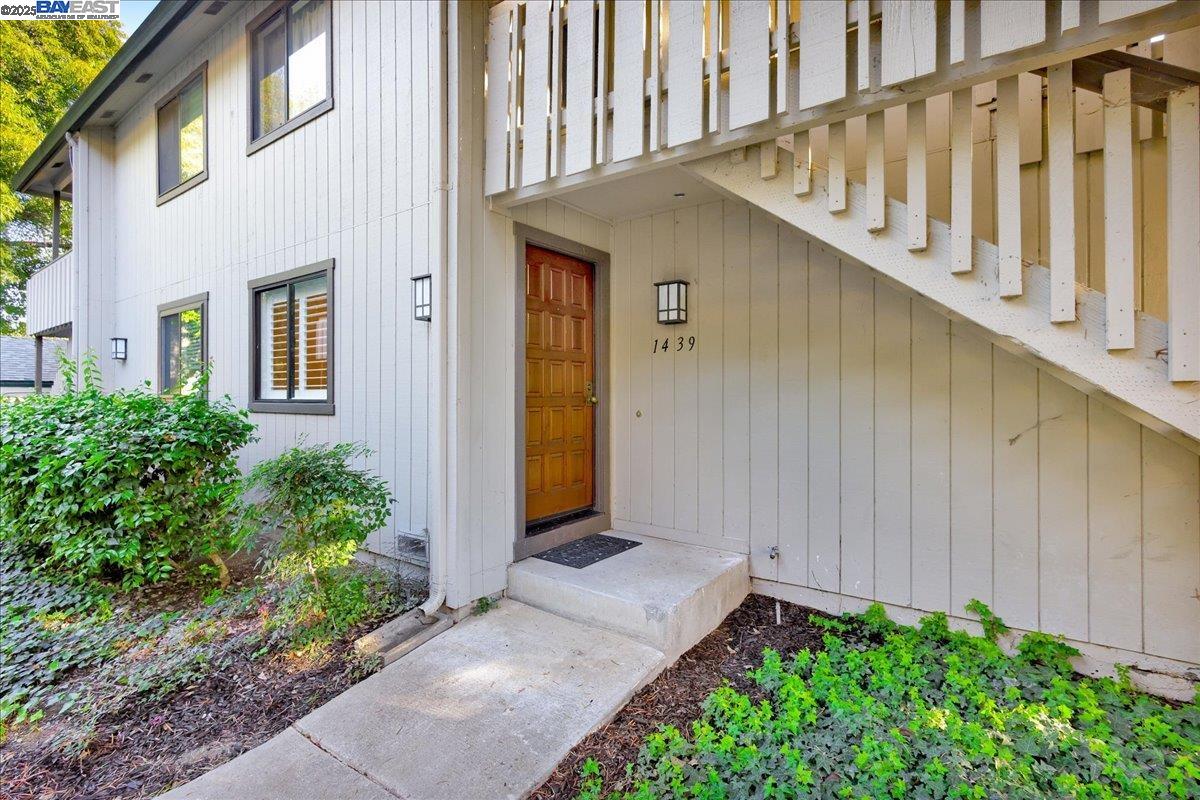 1439 Alma Loop