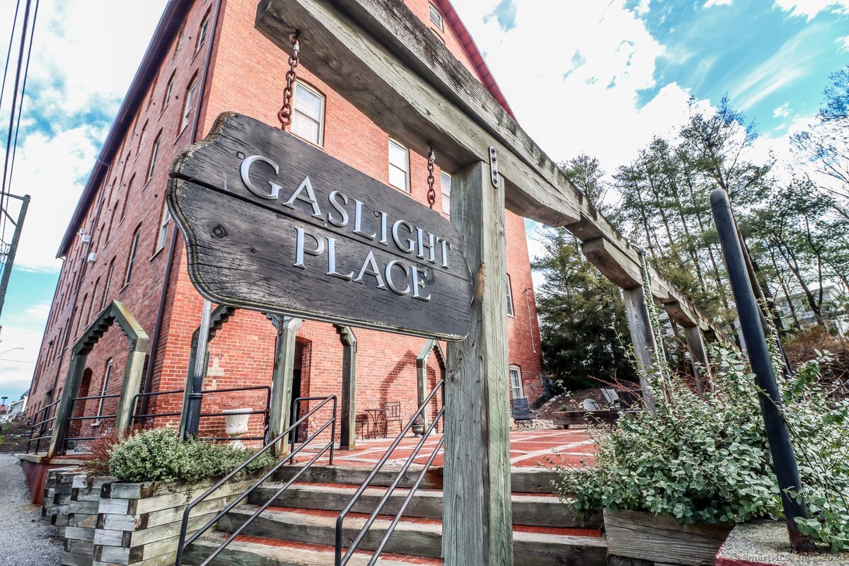 65 West Street APT 405