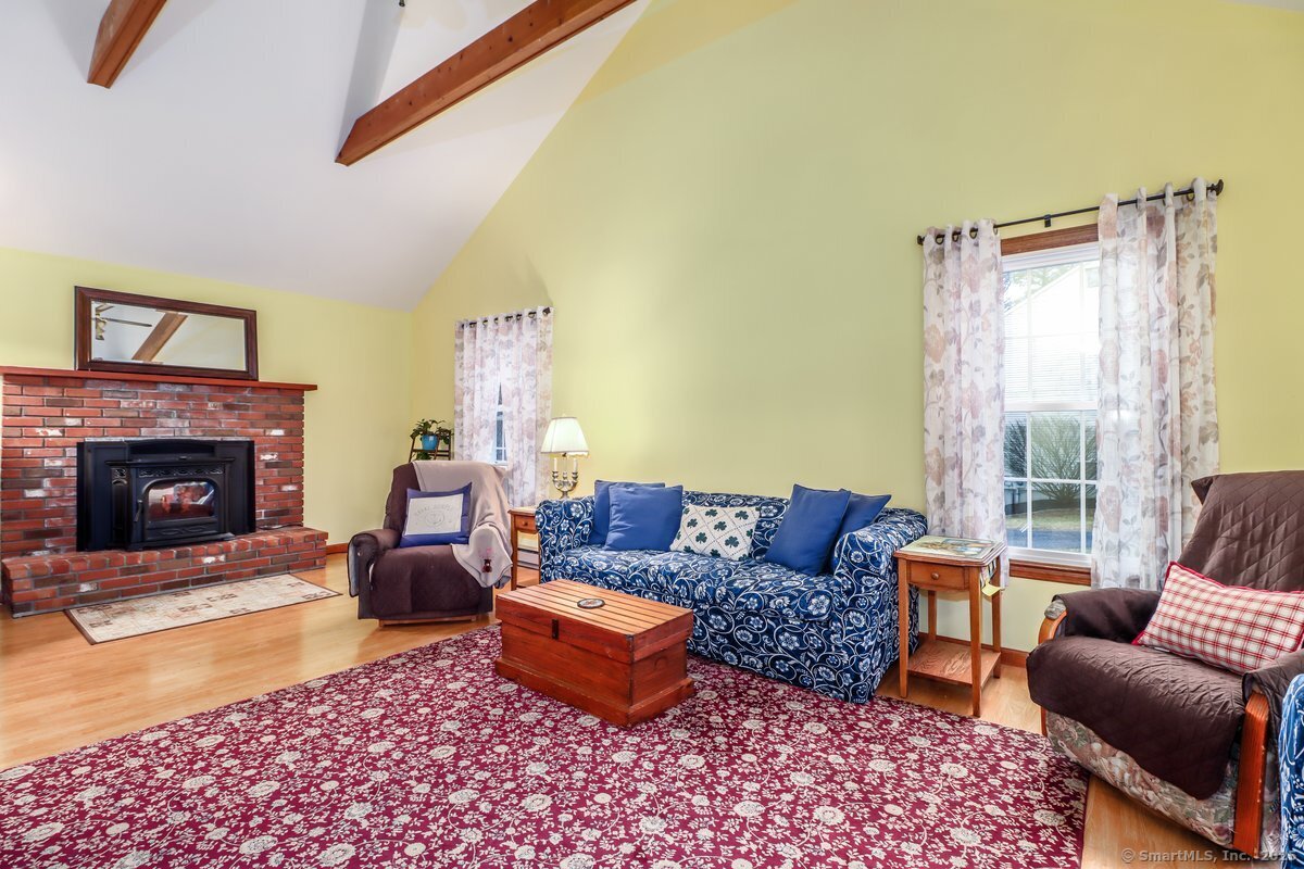 11 Glenbrook Drive