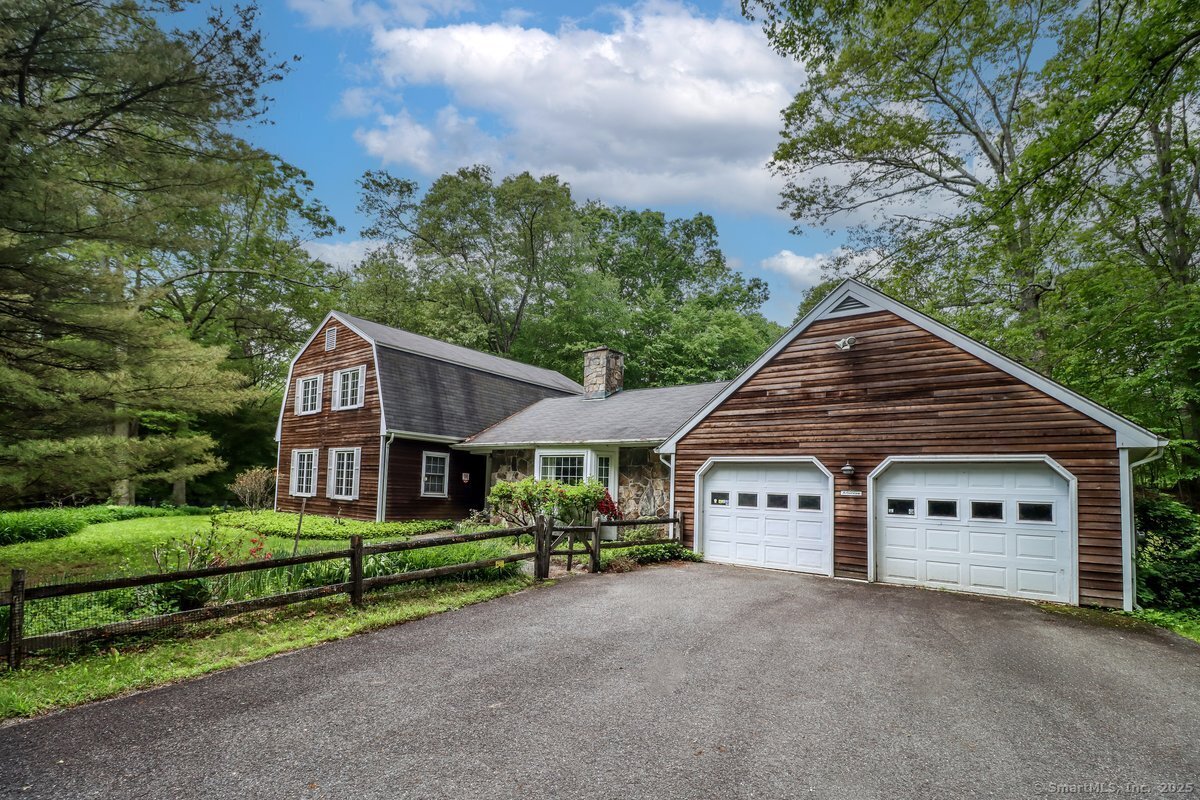 21 New Preston Hill Road