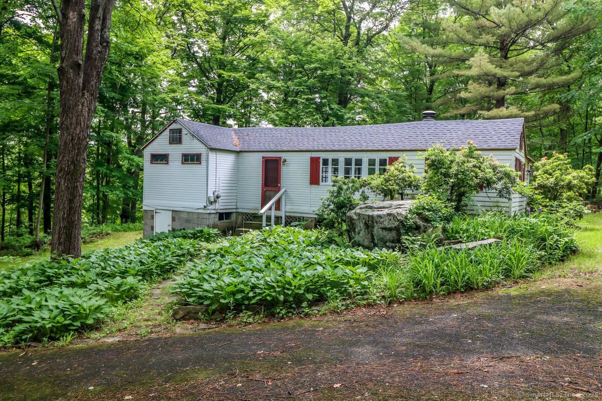 21 New Preston Hill Road